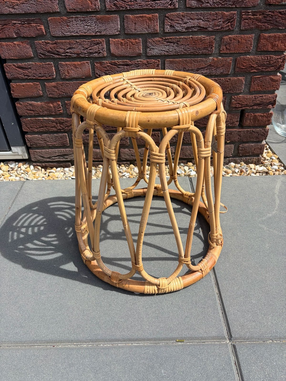 Twee rieten bijzettafeltjes, Huis en Inrichting, Tafels | Bijzettafels, Overige materialen, Minder dan 55 cm, Rond, Ophalen