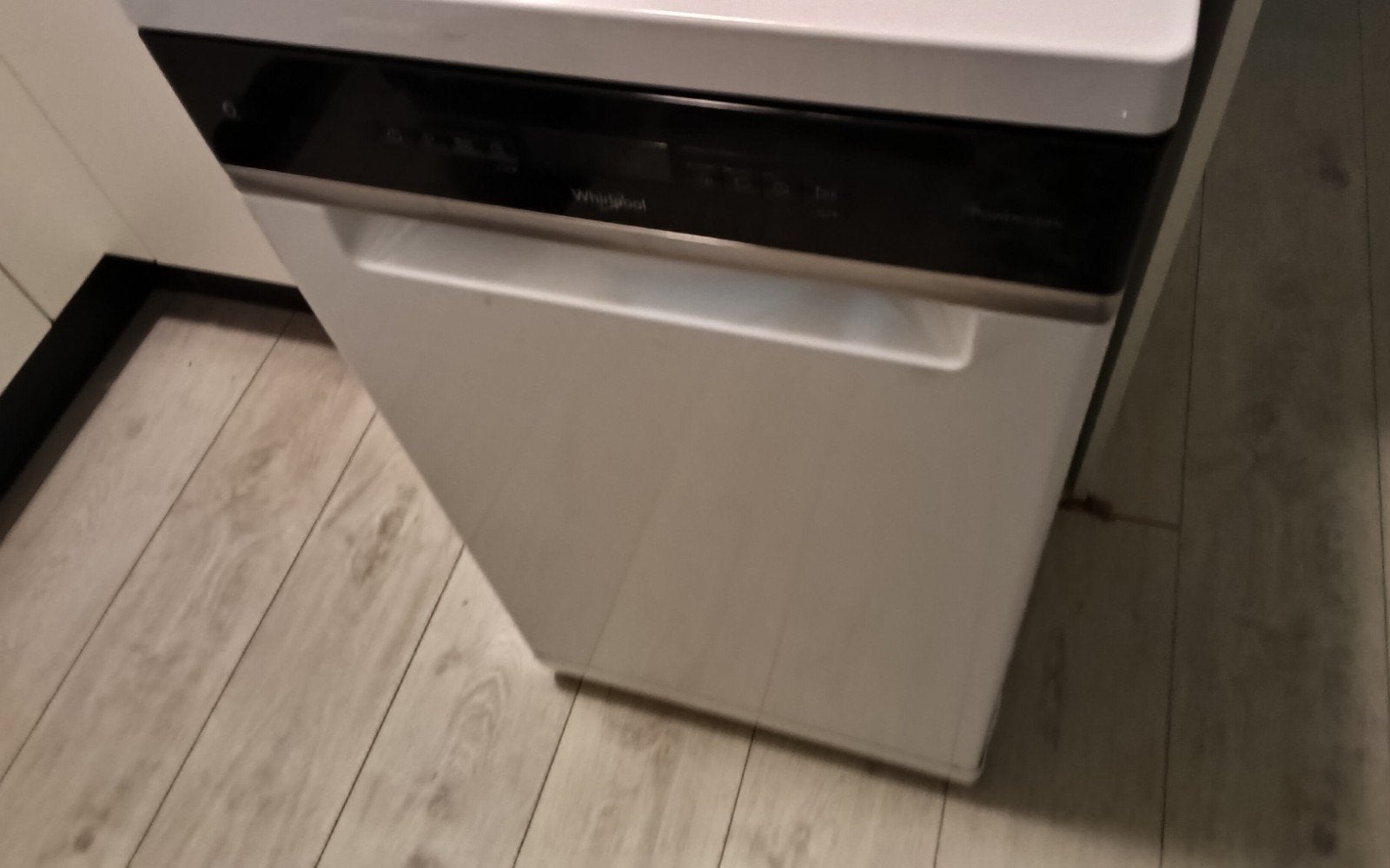 Whirlpool 6th Sense Smalle Vaatwasser WSFO 3T223P, Ophalen