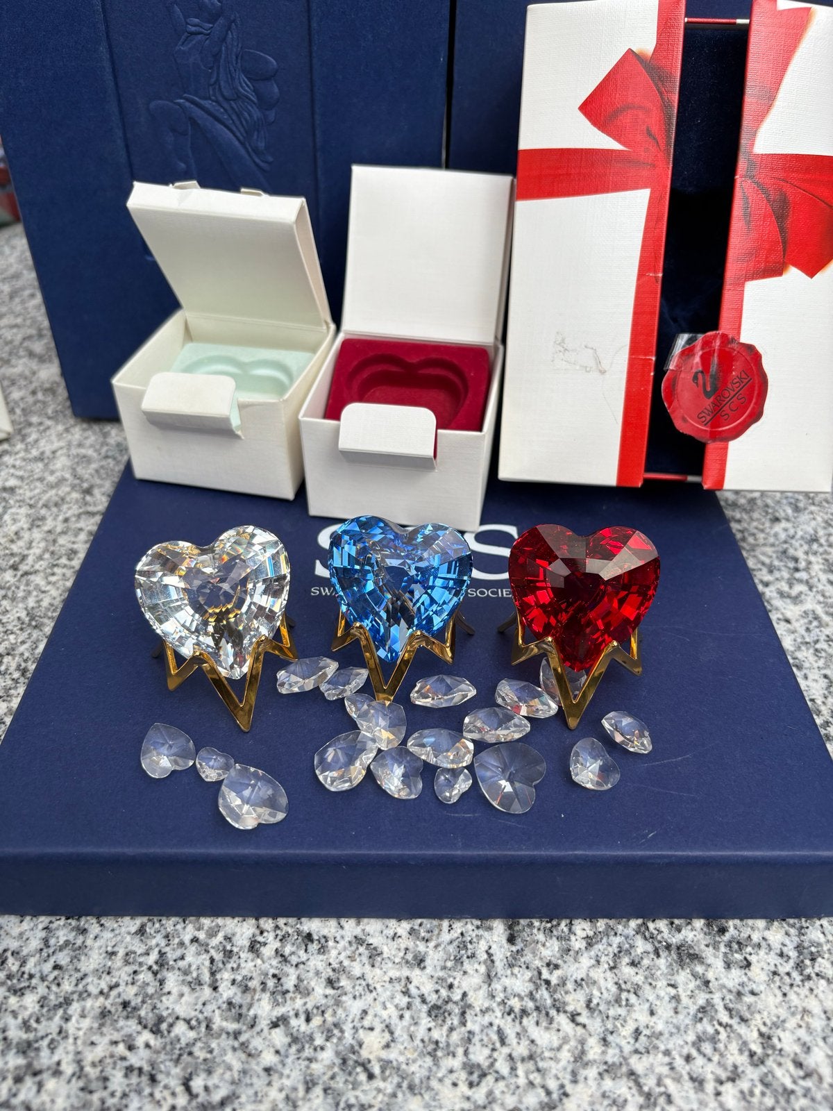 Swarovski Harten op voetjes en losse Hartjes, Verzamelen, Swarovski, Ophalen, Zo goed als nieuw, Figuurtje