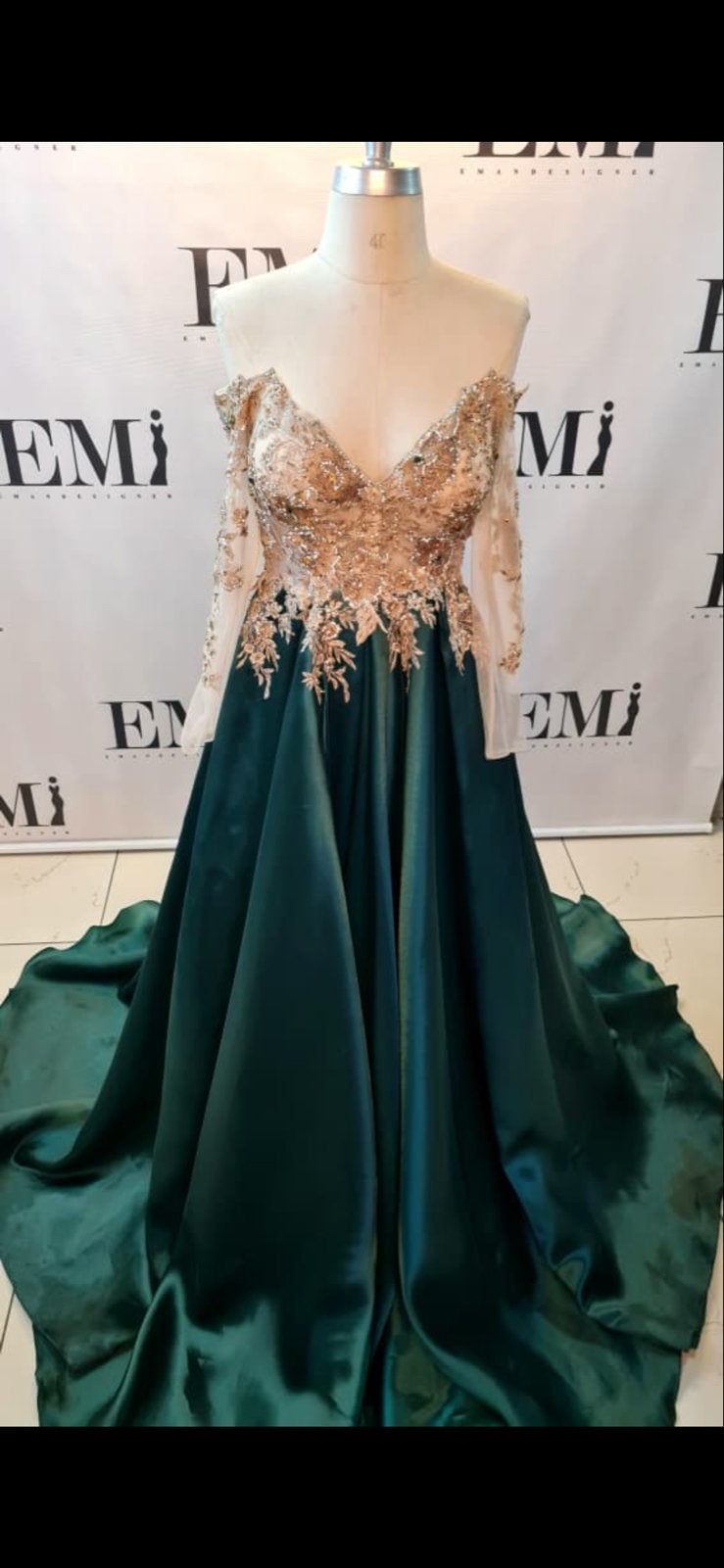 Prachtige Galajurk Smaragdgroen met Gouden Details, Kleding | Dames, Ophalen of Verzenden, Zo goed als nieuw, Maat 42/44 (L), Groen