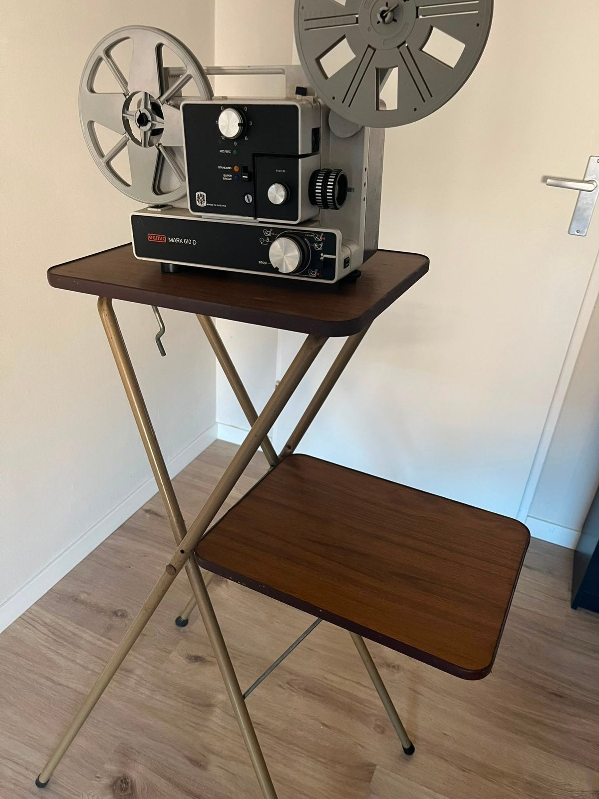Eumig Mark 610 D Dual 8 Filmprojector met Originele Tafel, Audio, Tv en Foto, Diaprojectors, Ophalen, Gebruikt