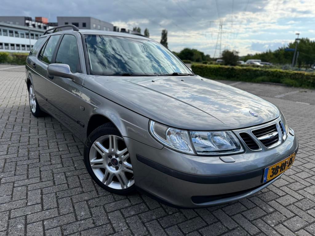 Saab 9-5 2.0 T Estate AUTOMAAT/APK NOV 2026/TREKHAAK/NAP, Auto's, Saab, Stof, 1800 kg, 4 cilinders, Parkeersensor