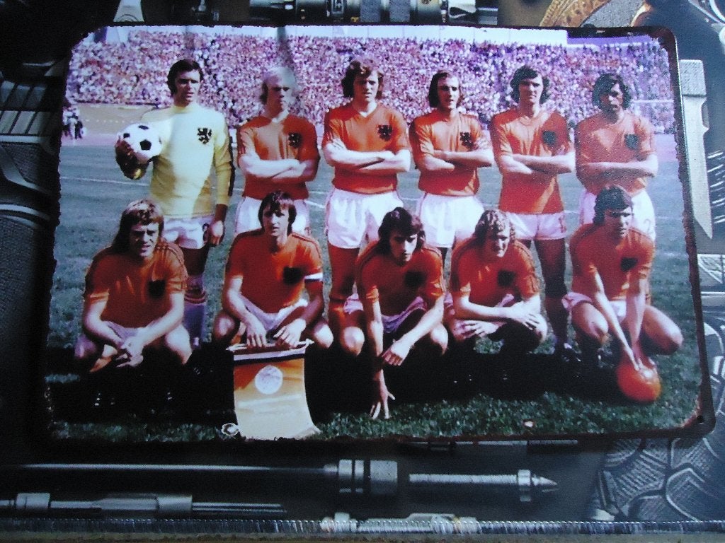 Tinnen Wandplaat Nederlands Elftal 30 x 20 cm  (1974), Maat XS of kleiner, Verzenden, Nieuw, Shirt