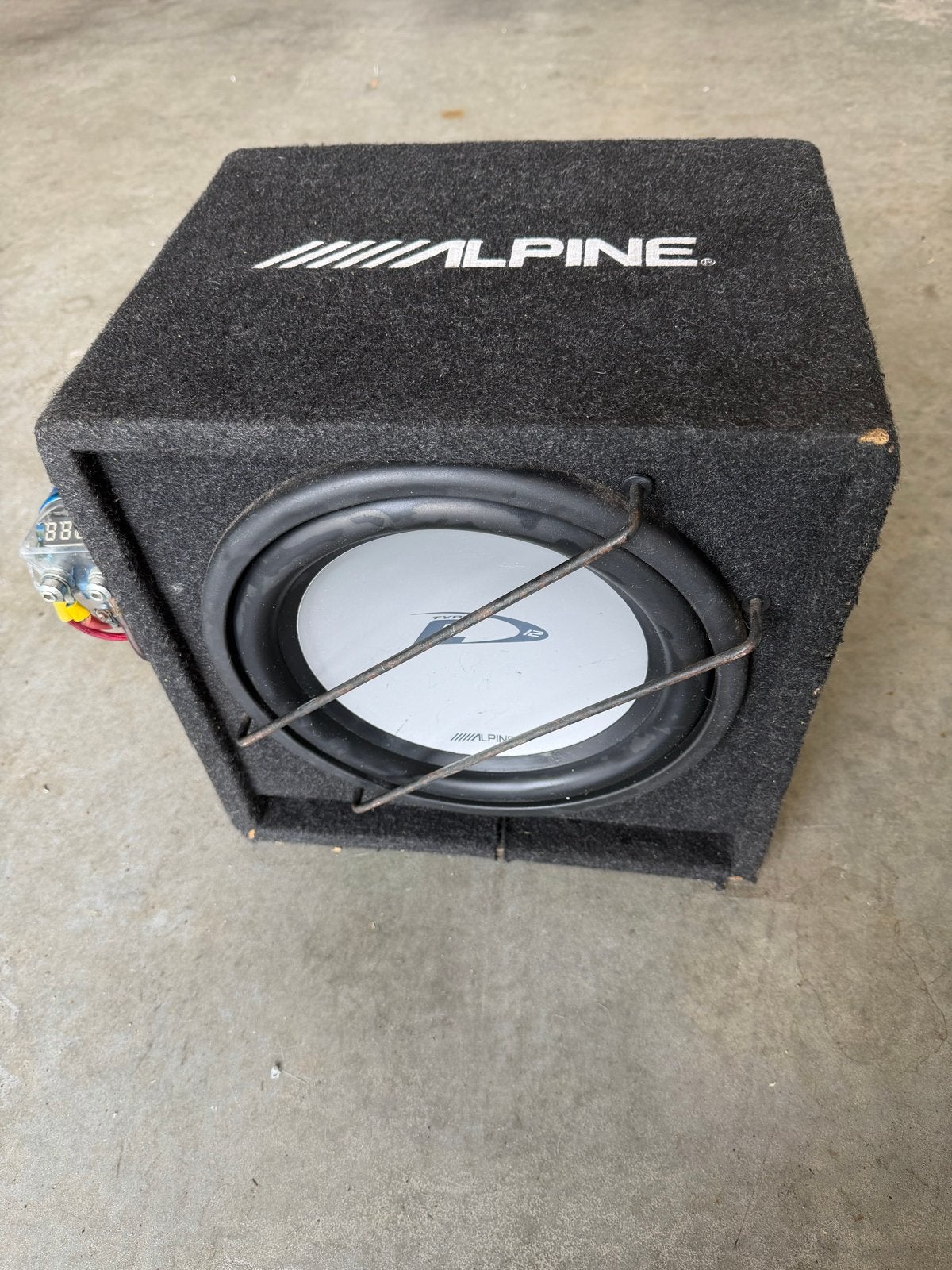 Alpine Subwoofer met Versterker en Condensator, Ophalen, Gebruikt