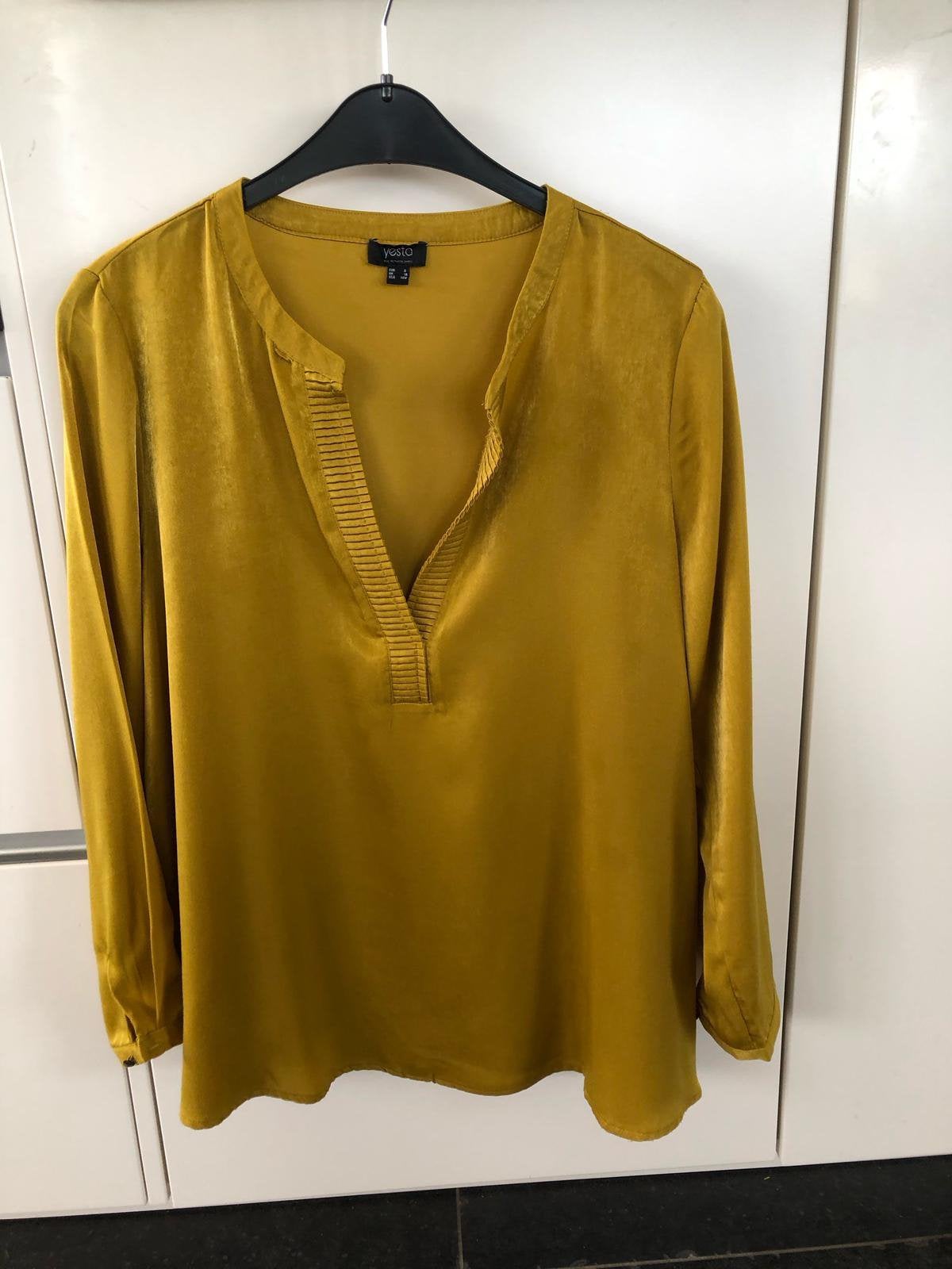 Yesta goud/gele satijnen top blouse - maat 42, Kleding | Dames, Blouses en Tunieken, Ophalen of Verzenden, Gedragen, Maat 42/44 (L)