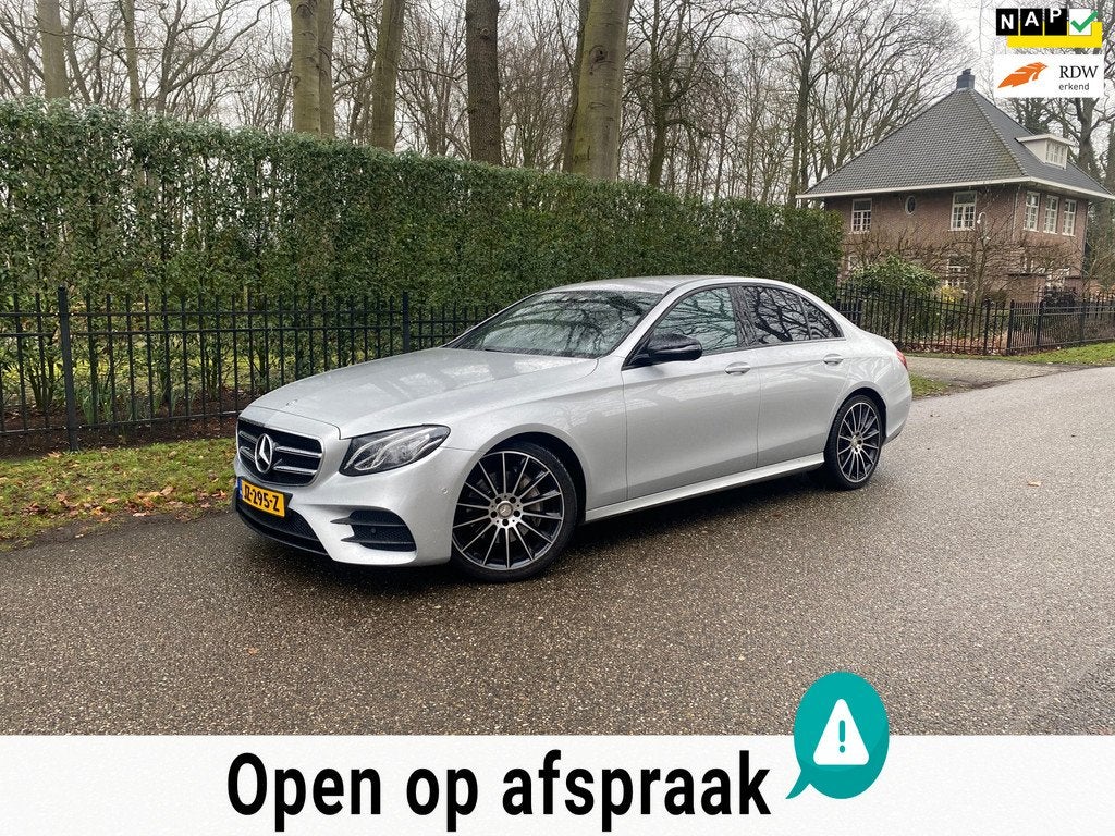 Mercedes-Benz E-klasse 220D AMG, Trekhaak, Widescreen, NAP!, Auto's, Achterwielaandrijving, Gebruikt, 4 cilinders, 23 km/l