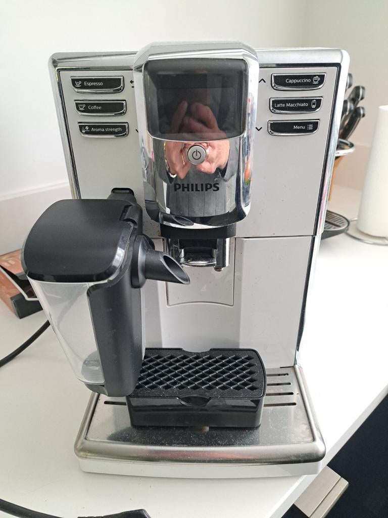Philips volautomatische koffiemachine EP5331, Witgoed en Apparatuur, Koffiezetapparaten, Niet werkend, Koffiebonen, Koffiemachine