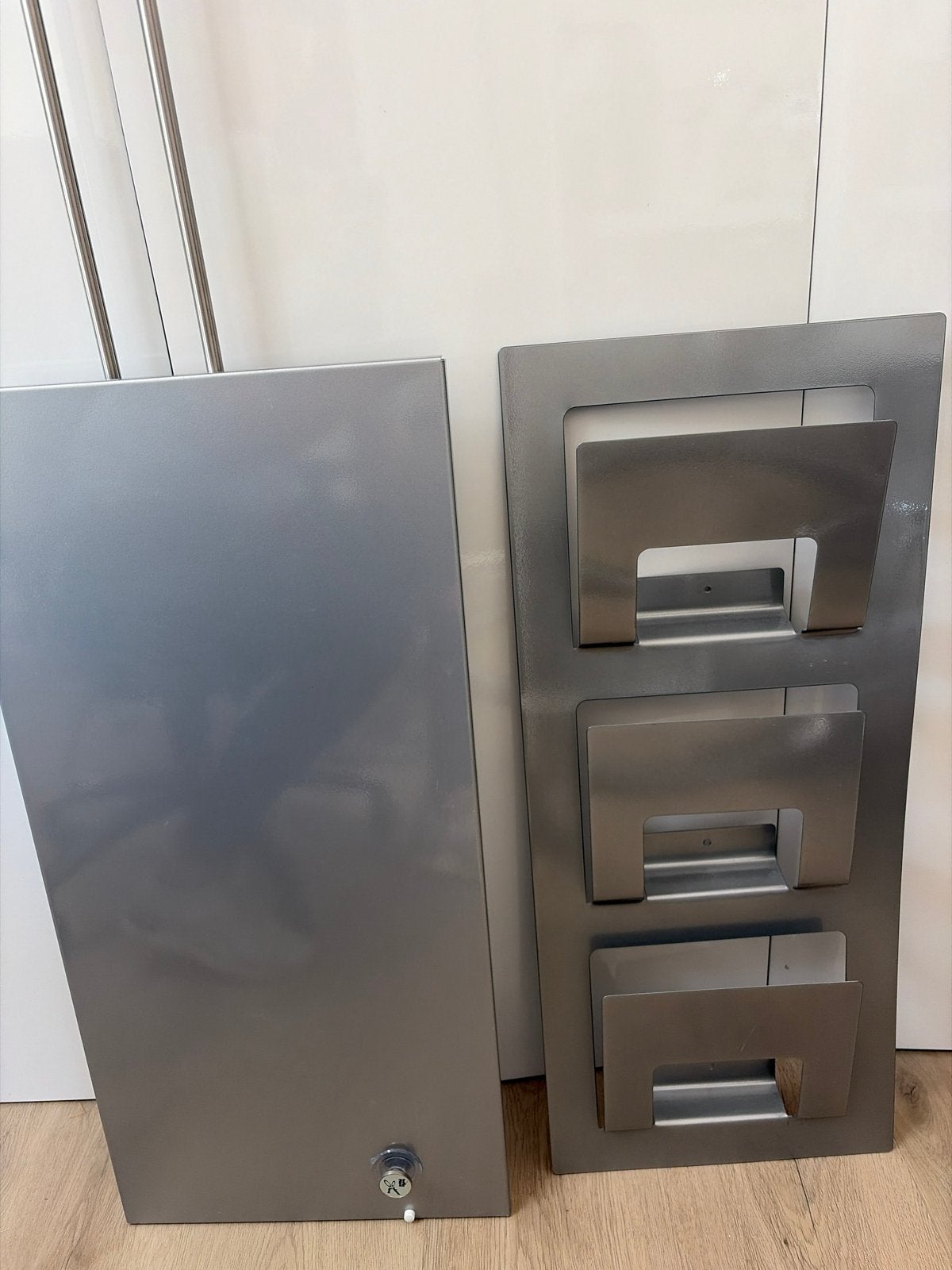 IKEA Magneetbord en Tijdschriftenhouder -  Gratis, Ophalen, Zo goed als nieuw, Grijs, Metaal