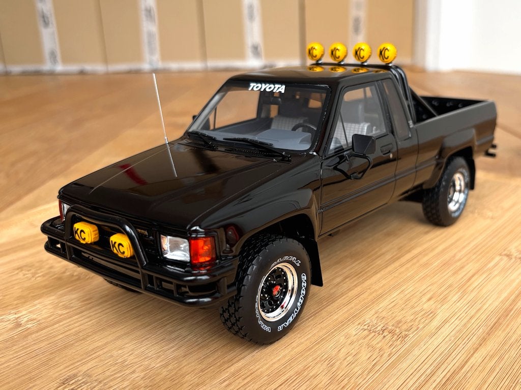 Toyota Hilux SR5 1:18 OttO OT481 Back to the Future BTTF, Ophalen of Verzenden, Nieuw, Auto, OttOMobile