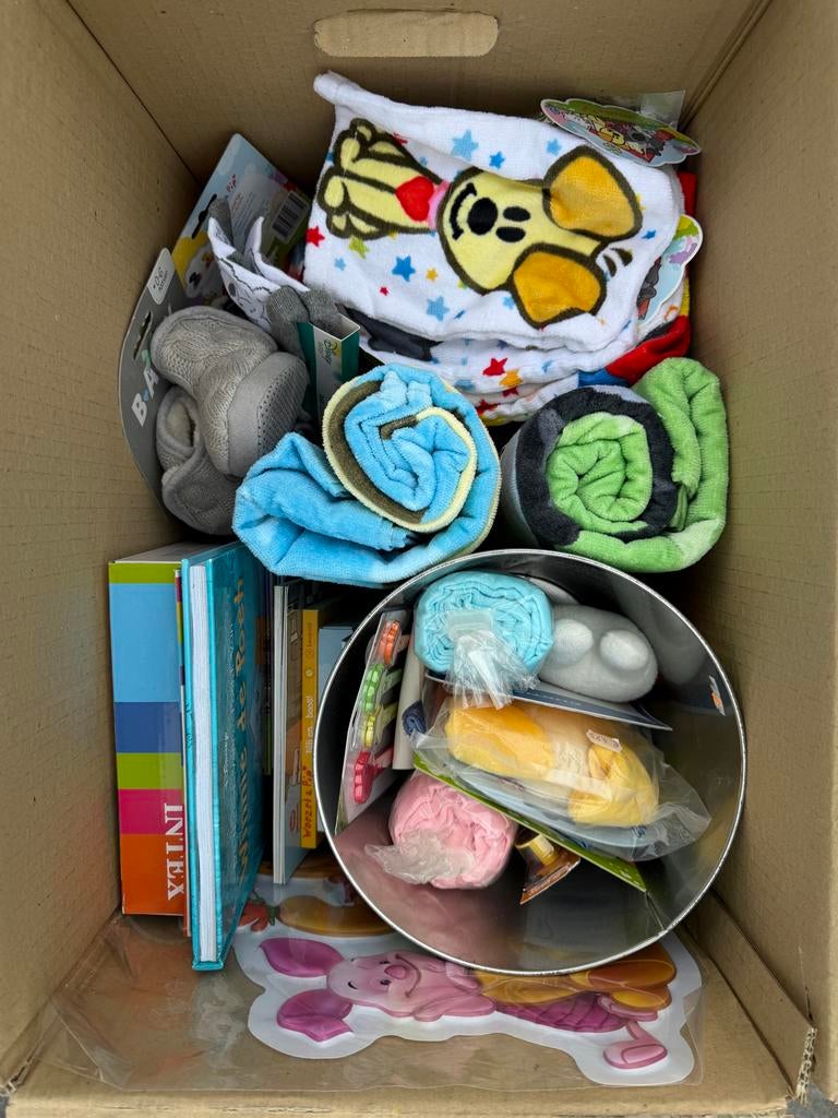Grote doos met baby- en kinderartikelen, Ophalen, Nieuw