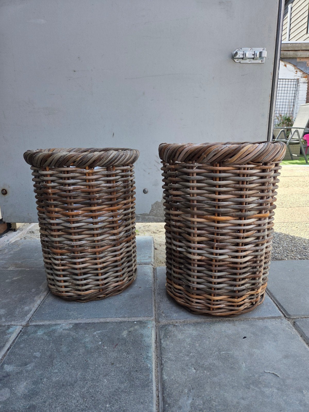 2 stevige rieten manden - paraplubak of decoratie, Huis en Inrichting, Ophalen, Zo goed als nieuw, Riet