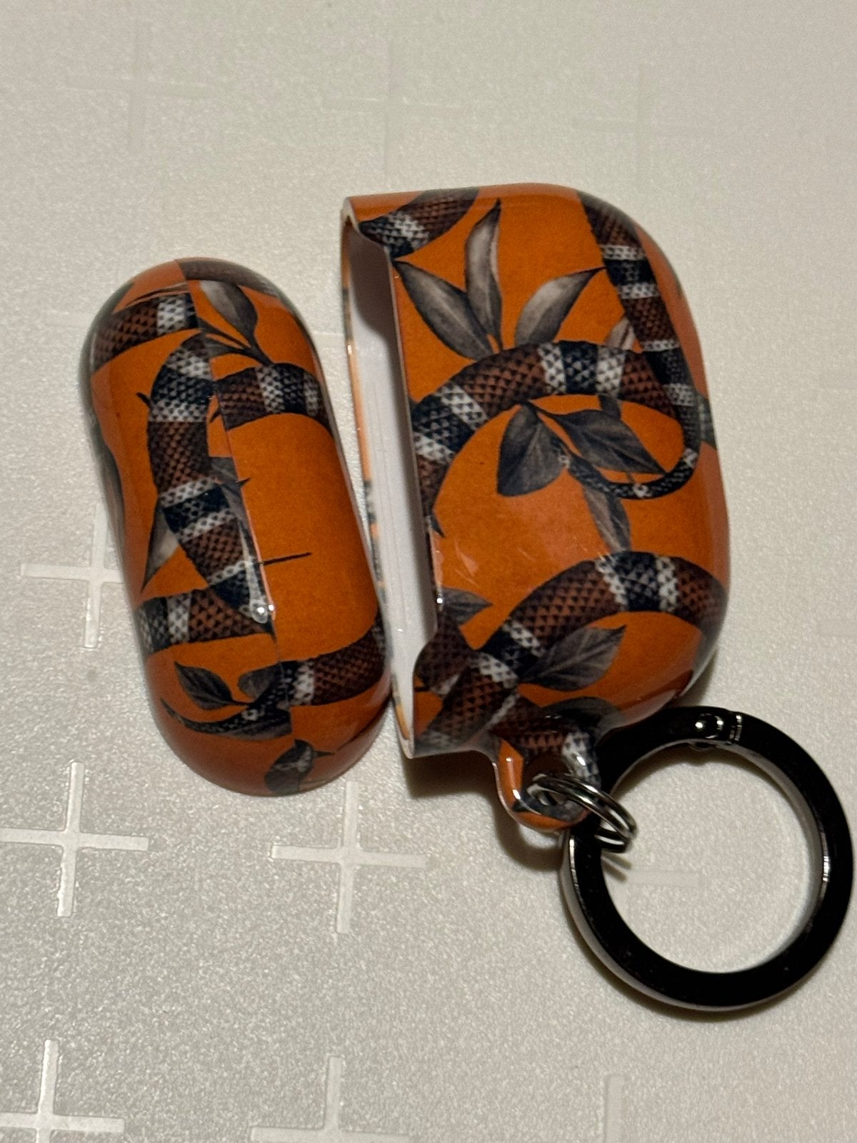 Burga AirPods Pro Hoesje - Bitter Apricot Slangenprint, Ophalen of Verzenden, Zo goed als nieuw, Bescherming