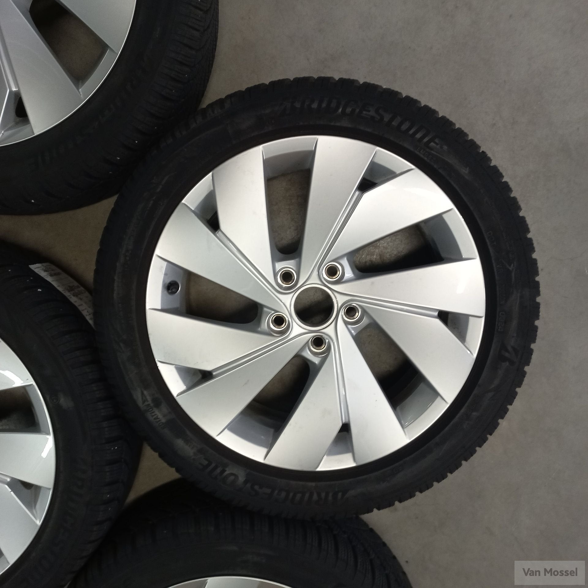 Volkswagen Golf 8 Bridgestone Blizzak LM005 205/50/R17 93H, Gebruikt, -, -, Banden en Velgen