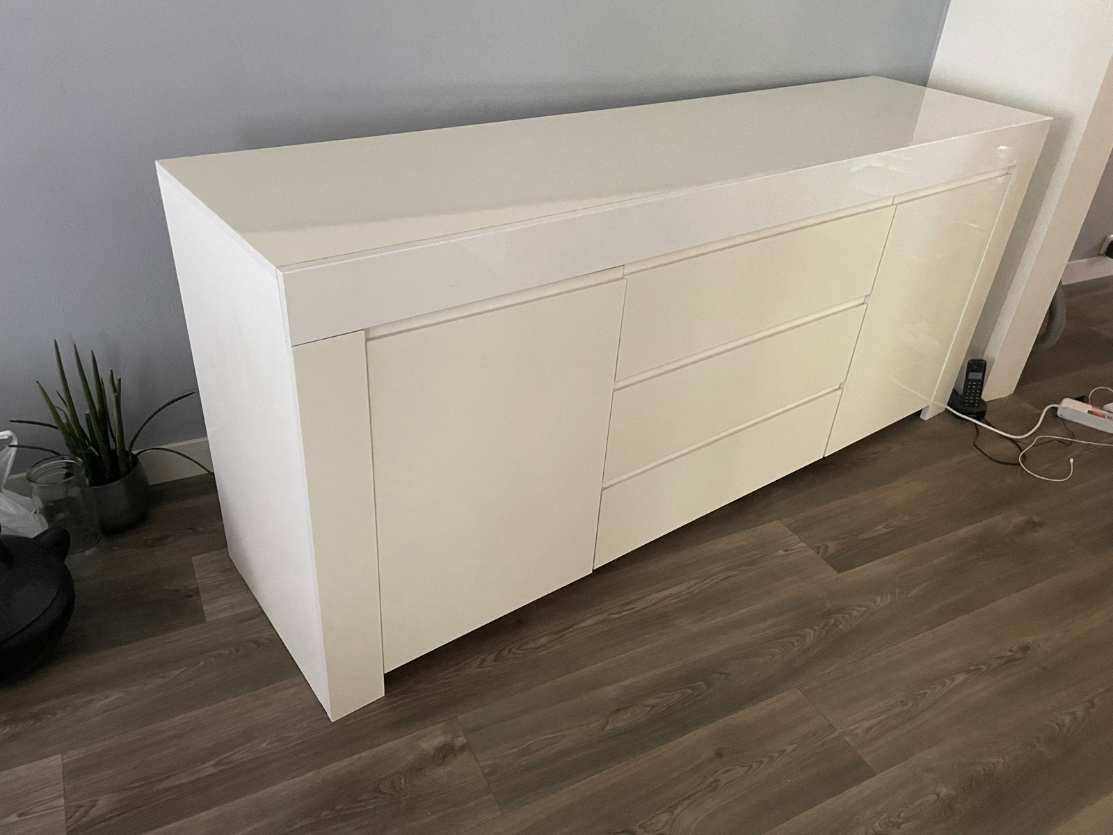 Moderne witte dressoir met veel opbergruimte, Huis en Inrichting, Ophalen, Overige materialen, Gebruikt, 150 tot 200 cm