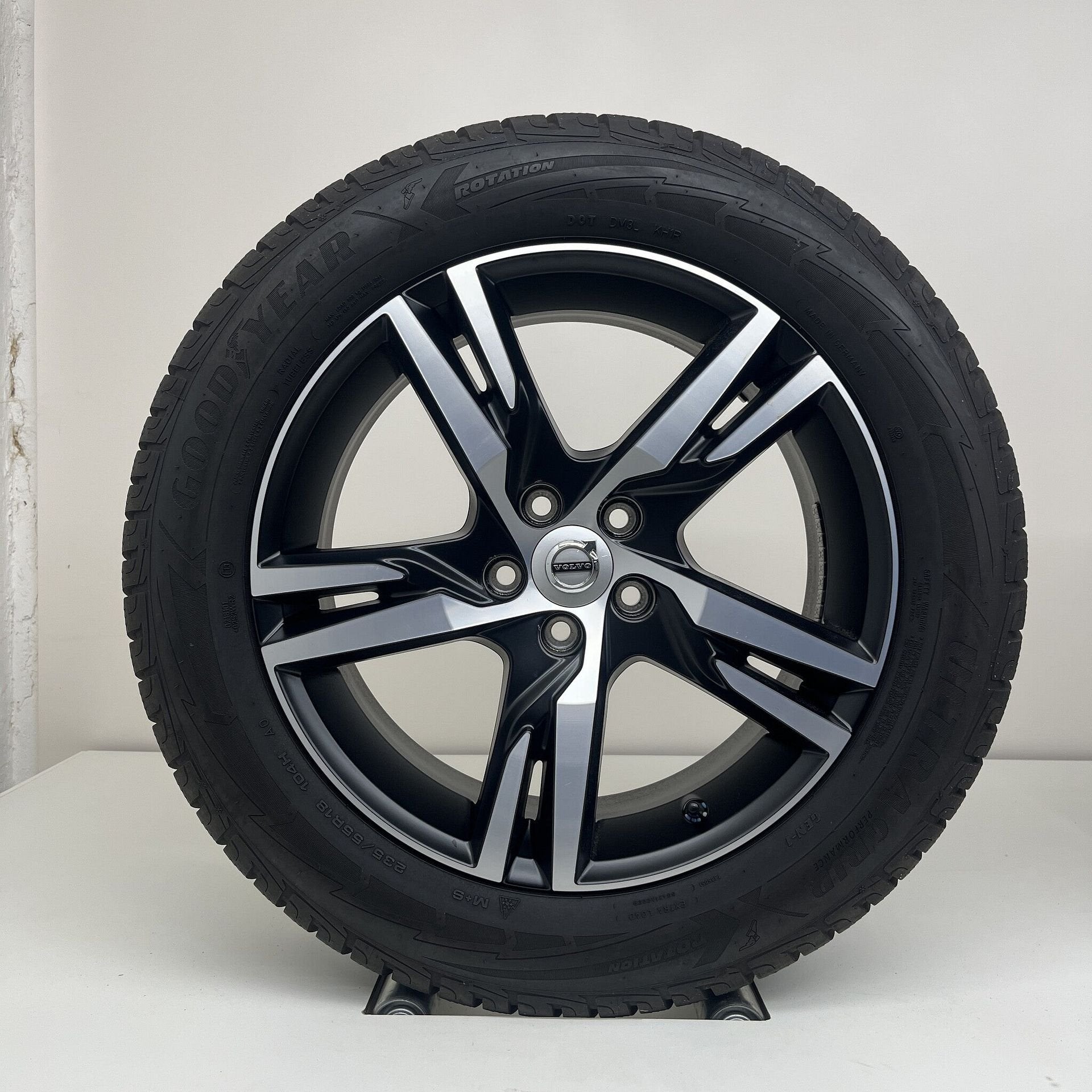 Volvo XC40 / V90CC - 19 inch - winterbanden, 19 inch, Gebruikt, Banden en Velgen, 235 mm