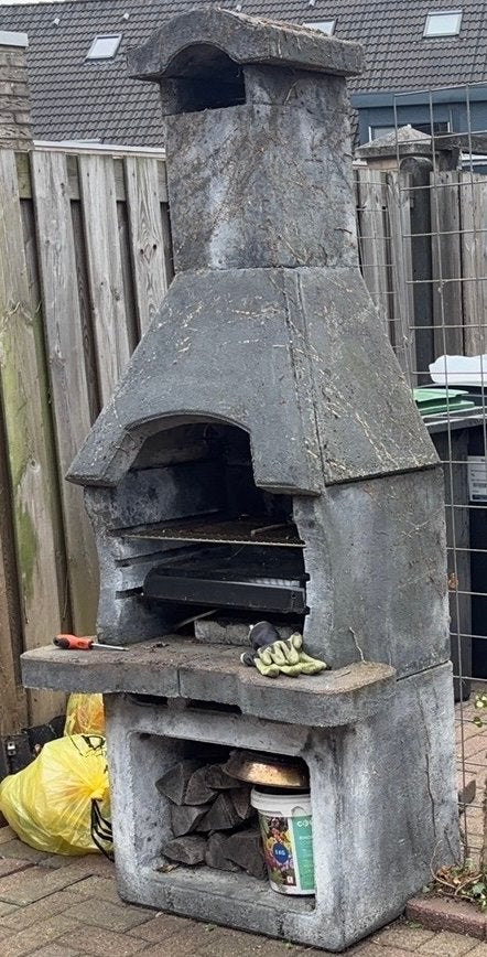 Robuuste betonnen buitenhaard/barbecue, Tuin en Terras, Ophalen, Gebruikt, Vuurkorf