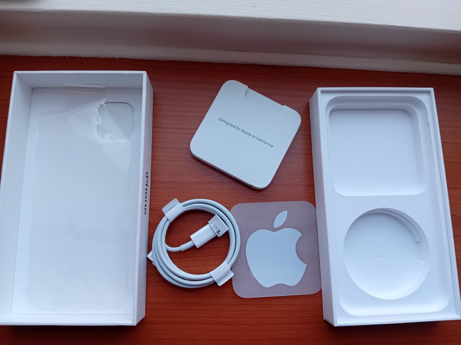 nieuwe laadkabel van iPhone 11 incl doos, boekjes en sticker, Ophalen of Verzenden, Nieuw, Apple