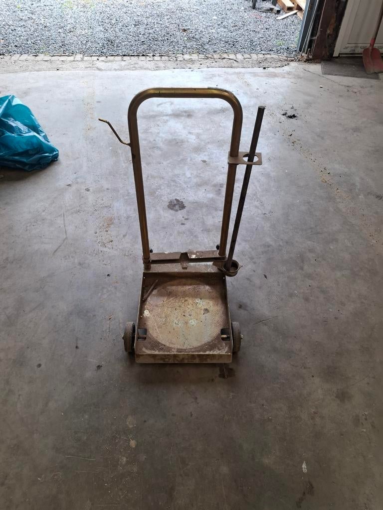 Kar voor 60 liter olievat, Ophalen