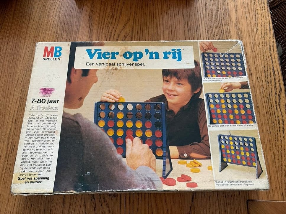 Vier op een rij - MB Spellen - Klassiek bordspel, Hobby en Vrije tijd, Gezelschapsspellen | Bordspellen, Een of twee spelers, Ophalen of Verzenden