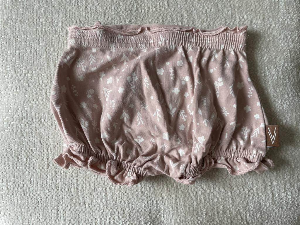 Kort broekje Levv maat 50, Kinderen en Baby's, Babykleding | Maat 50, Ophalen, Zo goed als nieuw, Meisje, Broekje