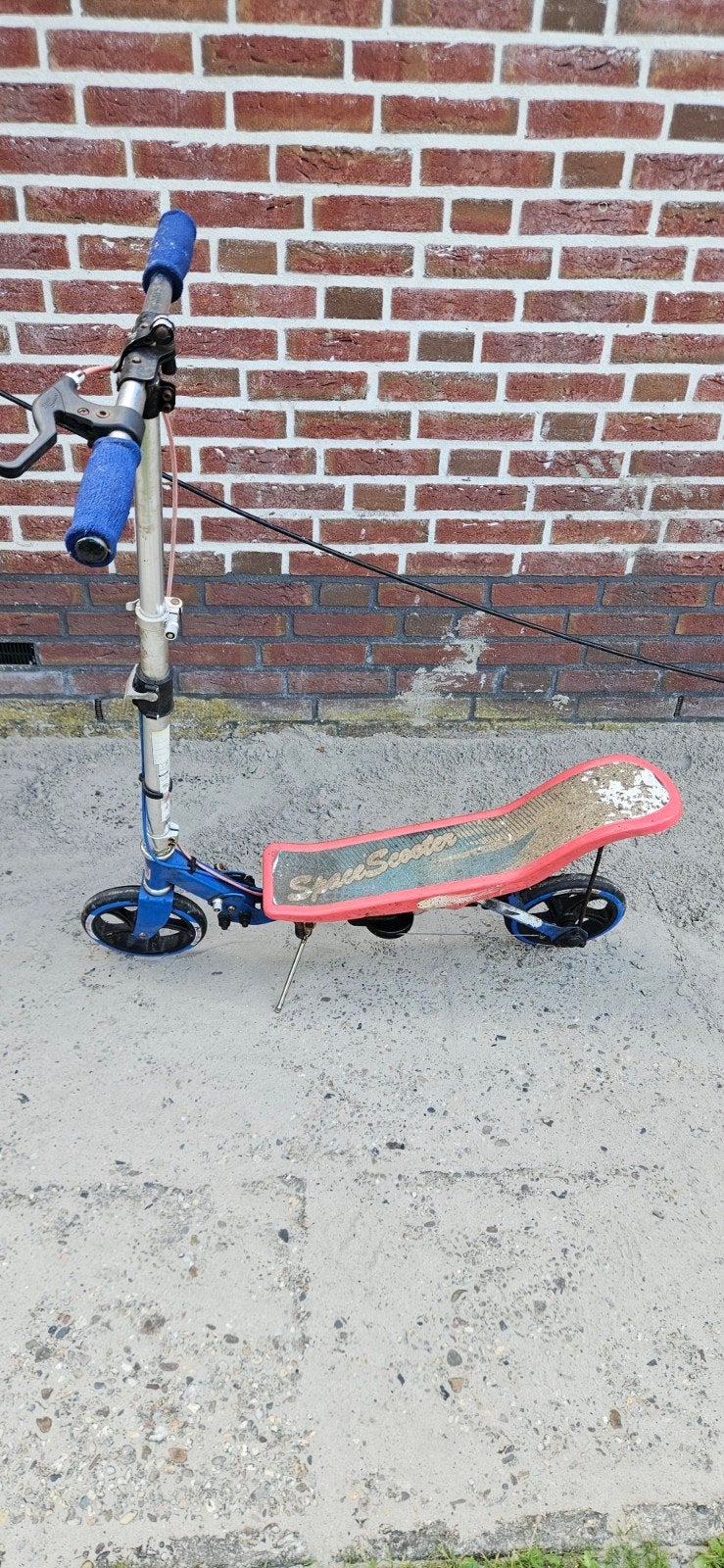 space scoother .
voor maar 35 euro .
kind mag testen., Ophalen of Verzenden, Zo goed als nieuw, Gewone step, Space Scooter
