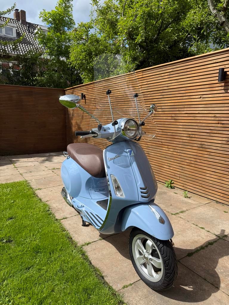 Bijna Nieuw! Vespa Primavera Baby Blue Geel Kenteken, Fietsen en Brommers, Scooters | Vespa, Overige modellen, Maximaal 45 km/u