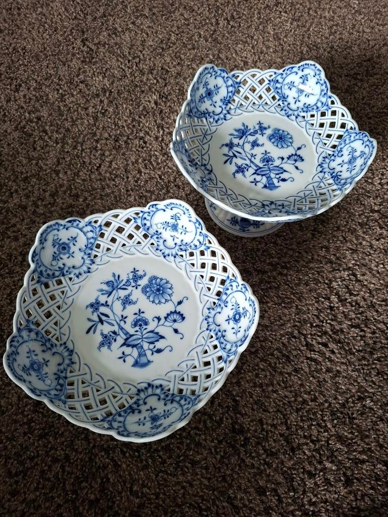 2 Meissen schalen op voet, Zwiebelmuster, opengewerkt, Antiek en Kunst, Antiek | Porselein, Ophalen