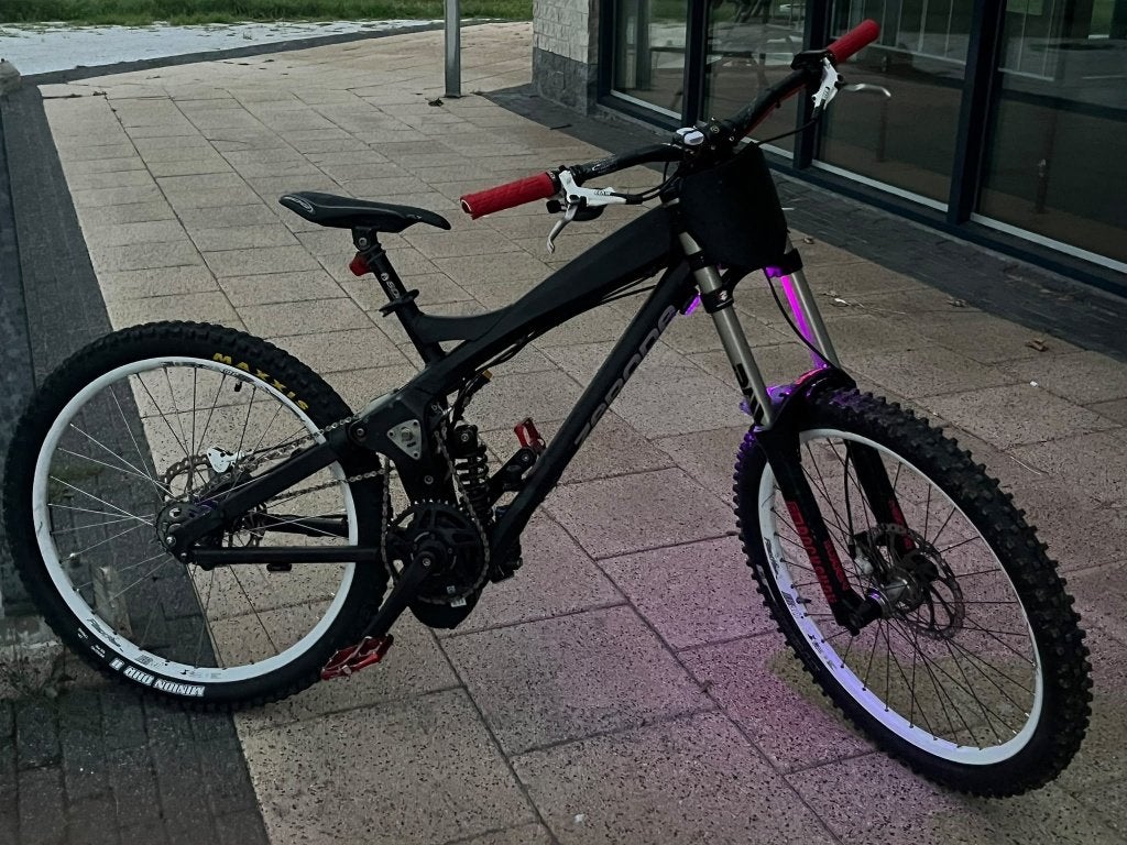 Zerode g1 downhill ebike, Ophalen, Zo goed als nieuw, 30 tot 50 km per accu, Overige merken