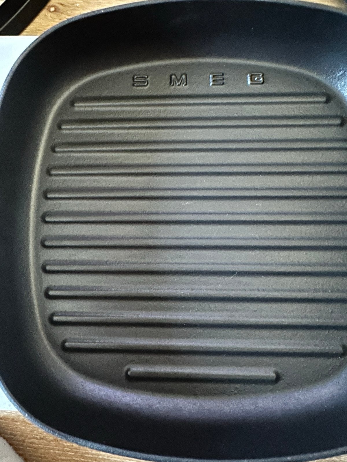 SMEG Gietijzeren Grillpan 26x26 cm - Nieuw in doos, Huis en Inrichting, Keuken | Potten en Pannen, Ophalen of Verzenden, Nieuw
