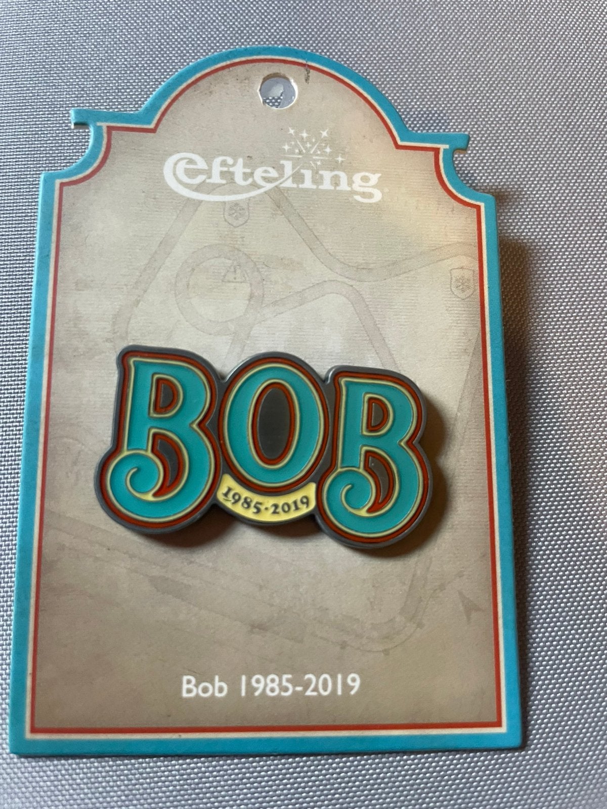 Efteling pin Bob, Verzamelen, Ophalen of Verzenden, Nieuw, Button of Speldje