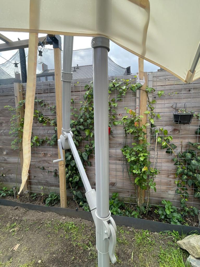 Beige parasol, Ophalen, Zo goed als nieuw, 2 tot 3 meter, Stokparasol
