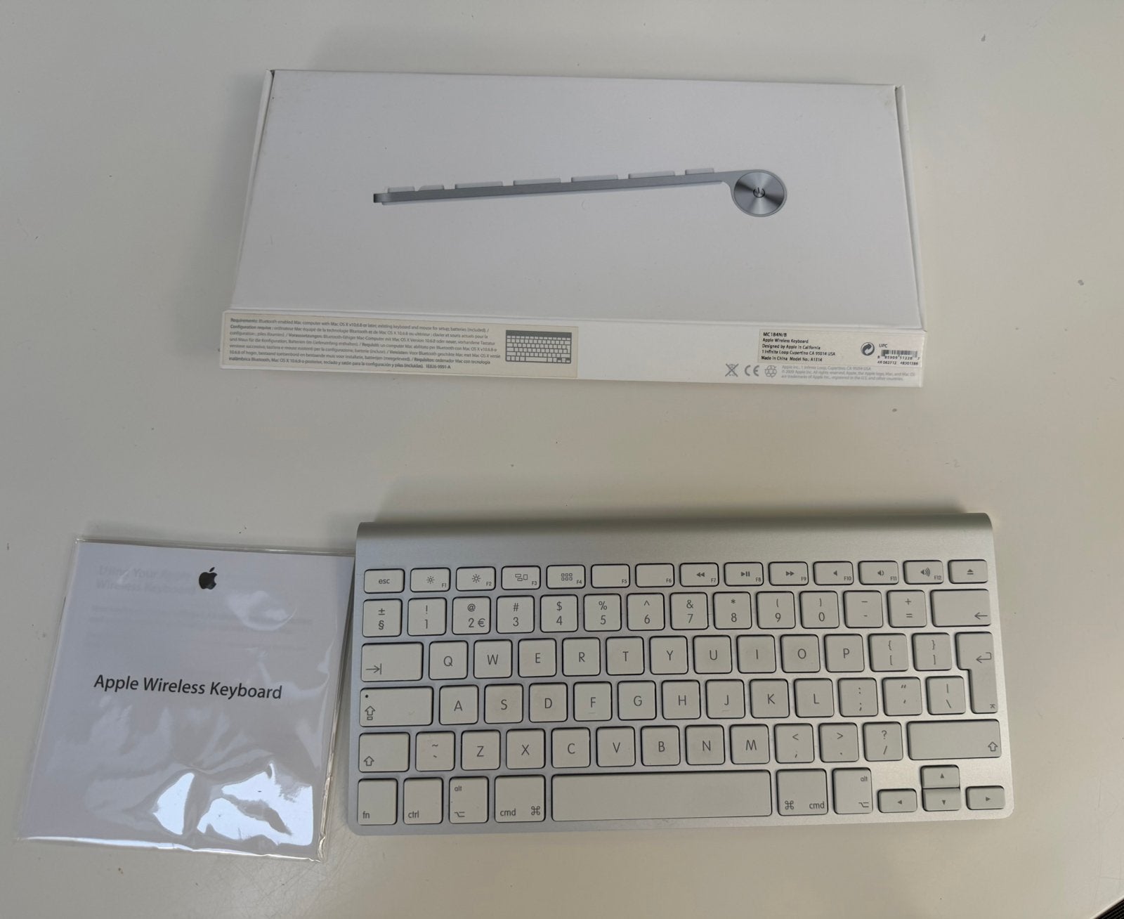 Apple wireless keyboard (klein), Computers en Software, Toetsenborden, Ophalen of Verzenden, Qwerty, Gebruikt, Draadloos
