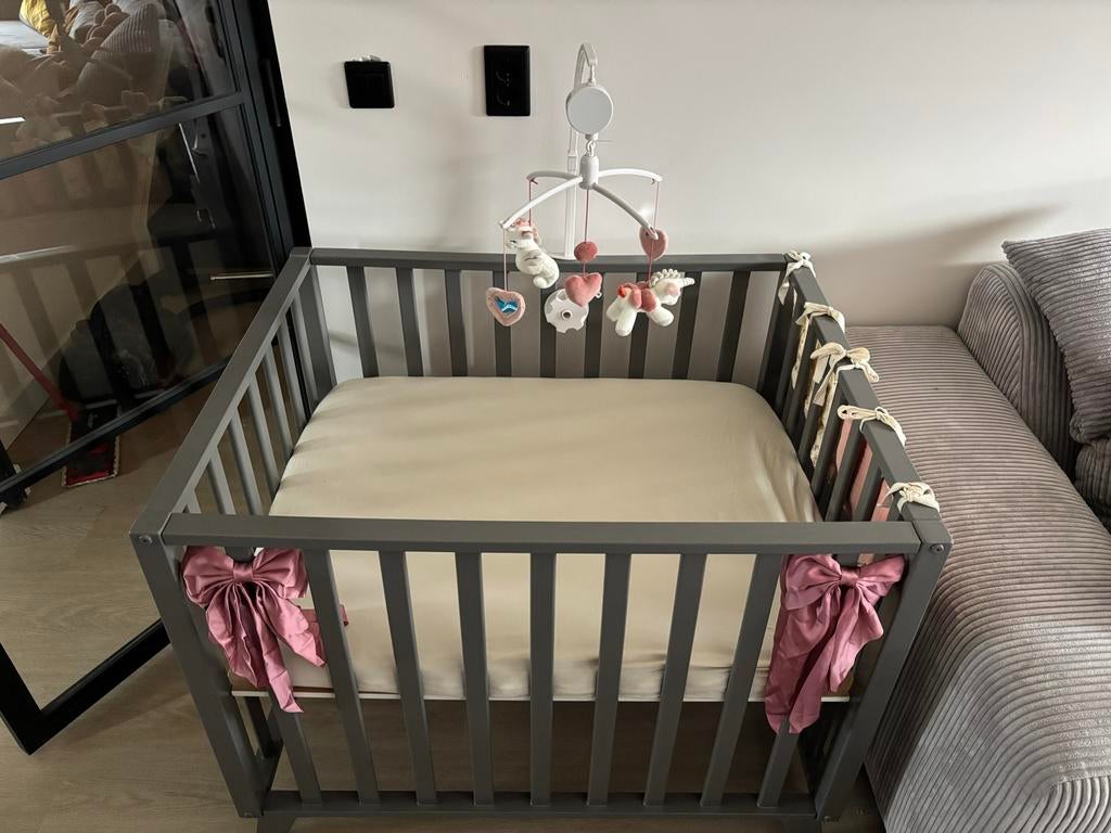 Baby box incl inhoud, Kinderen en Baby's, Boxen, Zo goed als nieuw, Rechthoekig, In hoogte verstelbaar, Ophalen