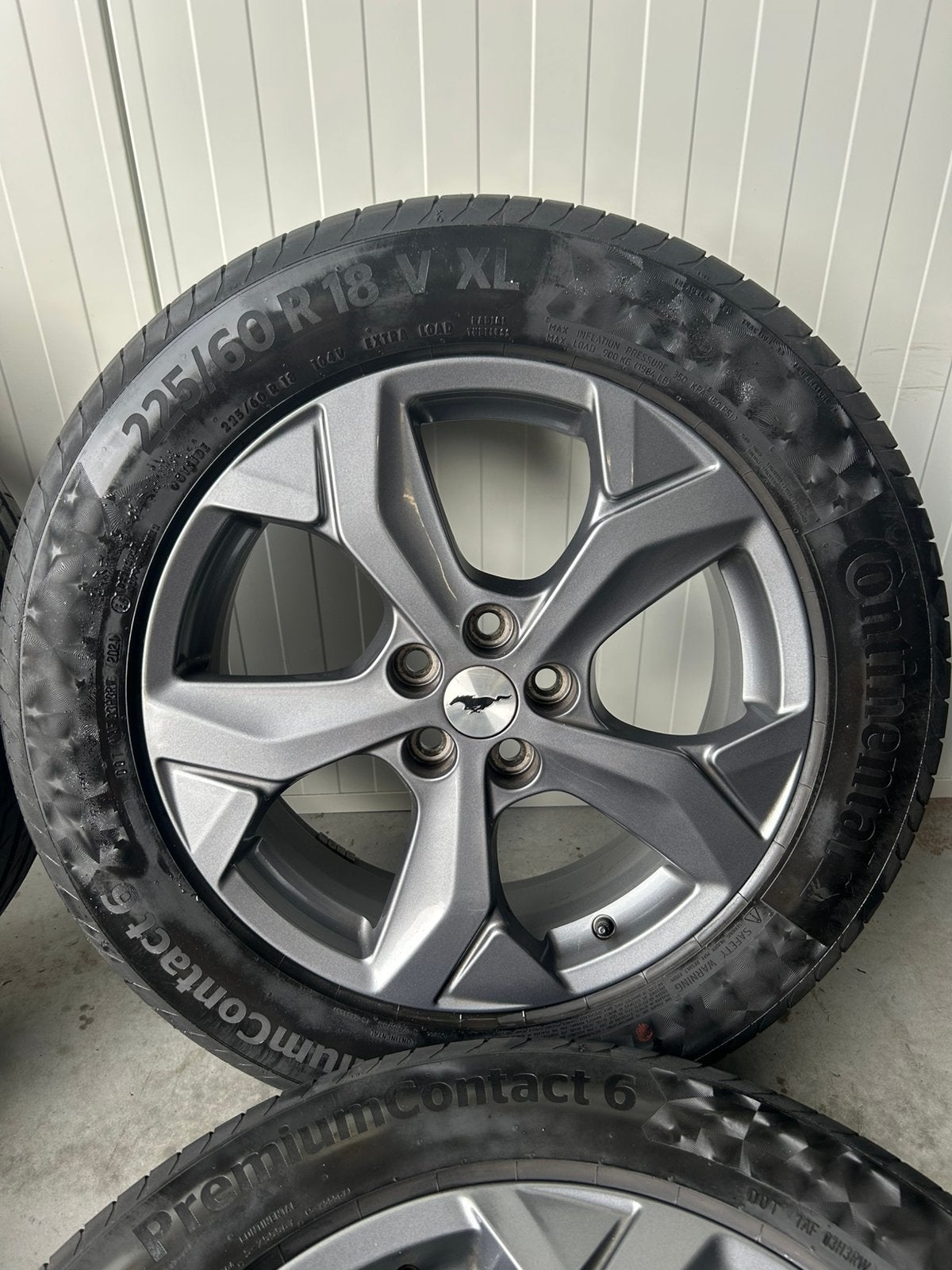 Foto 3 van Originele Ford Kuga Mach-E 5x108 18 Inch Zomer