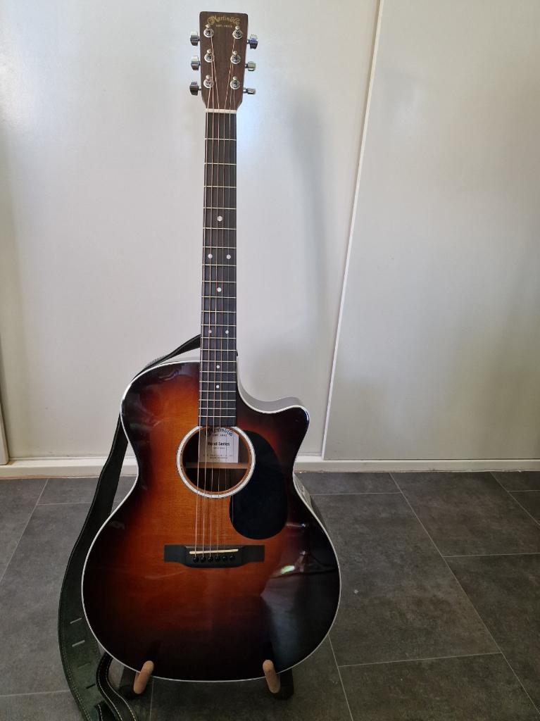 Martin westerngitaar ( Road series ), Ophalen of Verzenden, Zo goed als nieuw, Western- of Steelstringgitaar, Met koffer