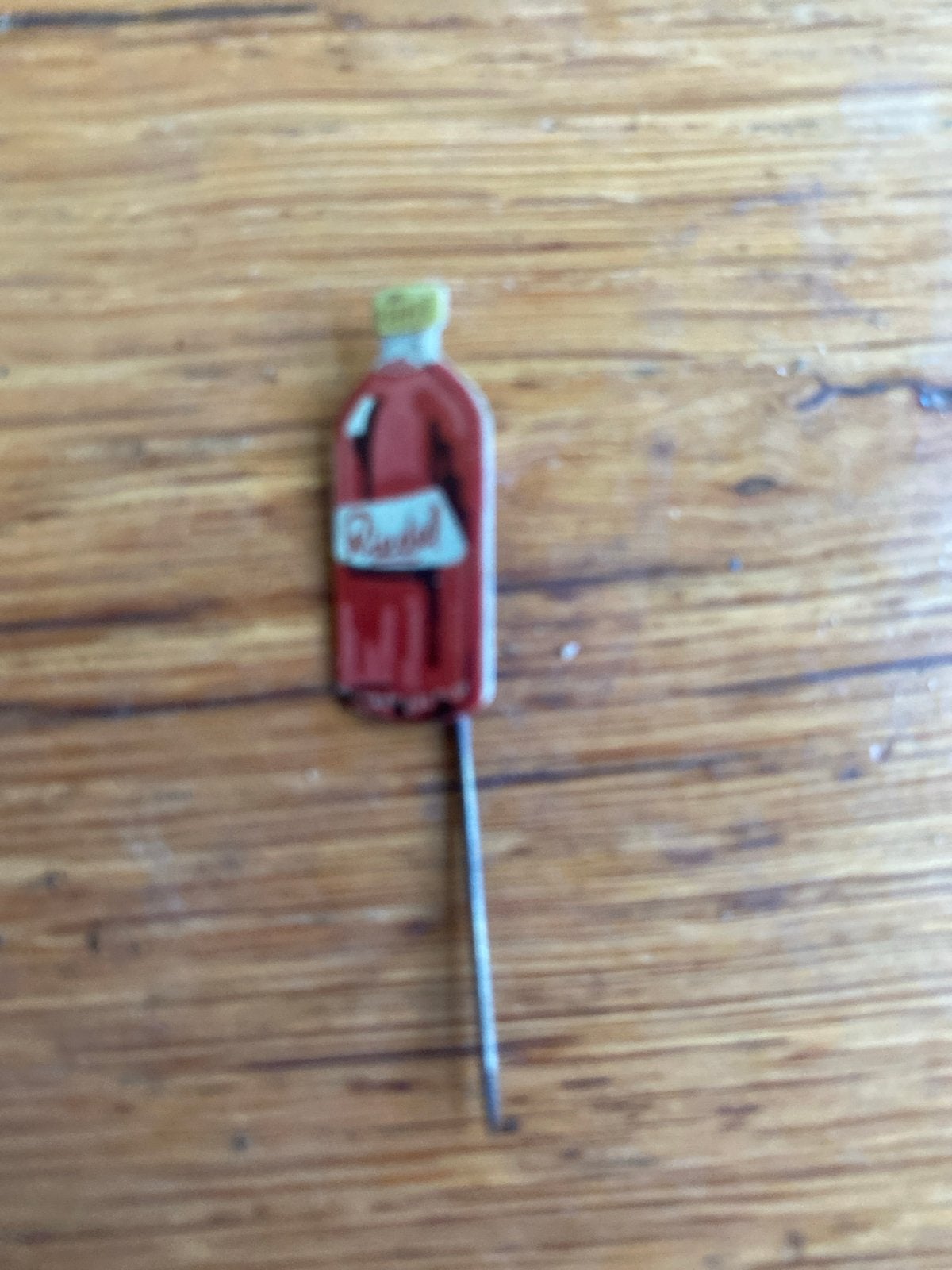 Vintage Puschkin flesje speldje, Ophalen of Verzenden, Gebruikt, Merk, Speldje of Pin