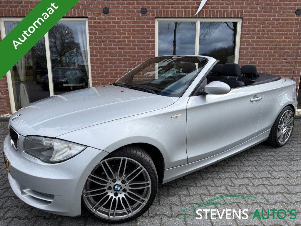 BMW 1 Serie Cabrio 118i Executive Automaat STOELVERW / CLIMA, Auto's, Zwart, Cabriolet, 4 stoelen, 1405 kg