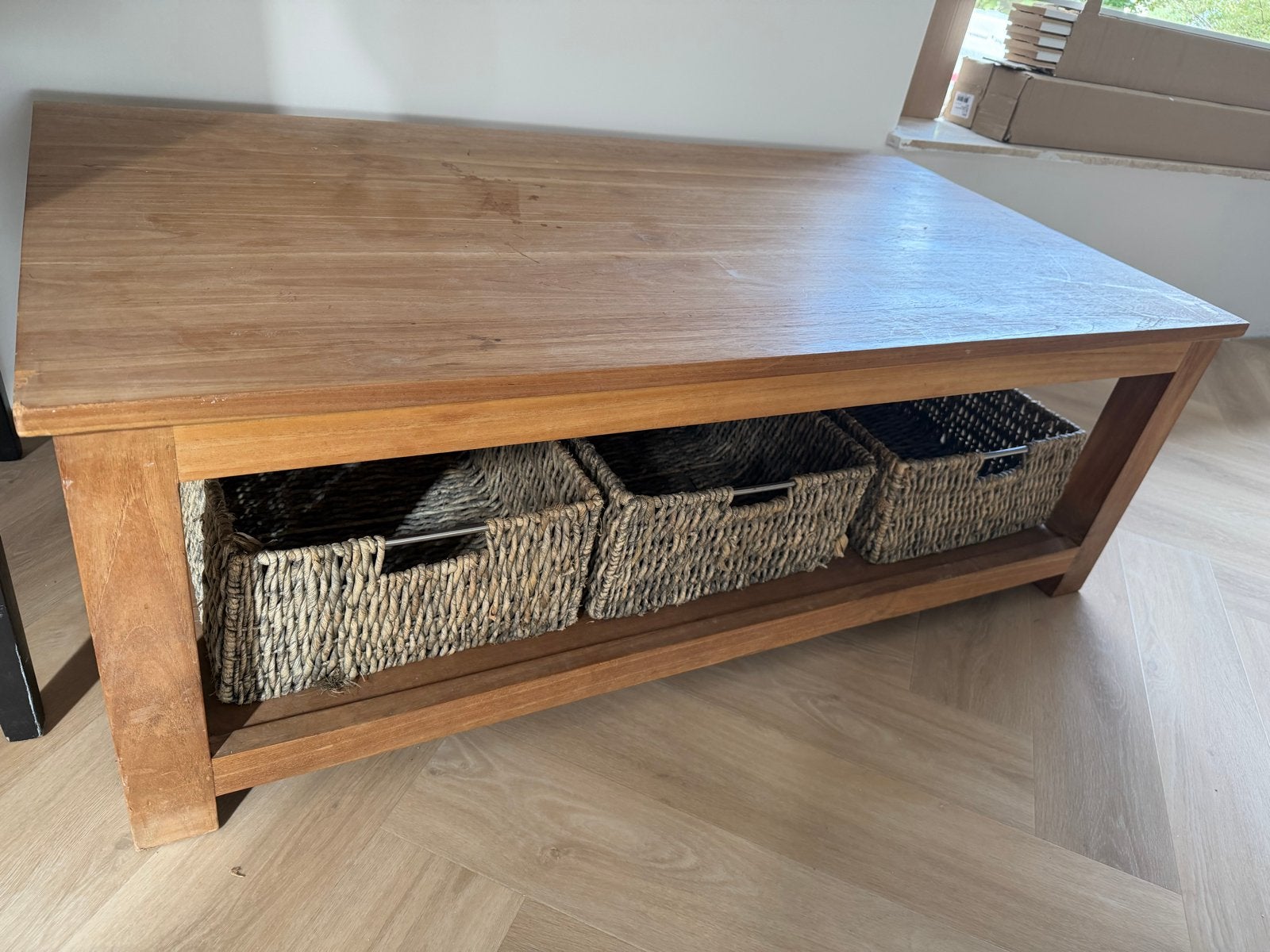 Teak houten salontafel met opberg manden, Gebruikt, 100 tot 150 cm, Ophalen of Verzenden, Overige houtsoorten