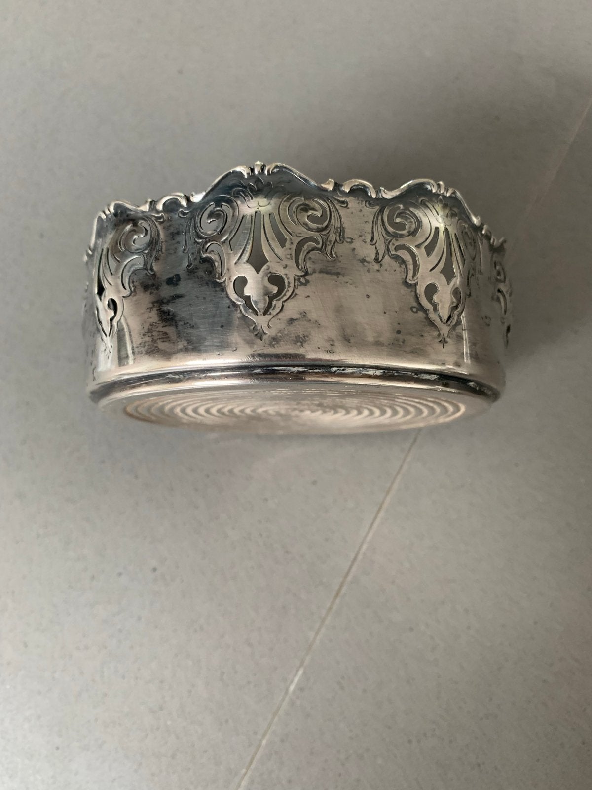 Antieke Zilveren Onderzetter met Sierlijke Rand, Antiek en Kunst, Antiek | Goud en Zilver, Ophalen, Zilver