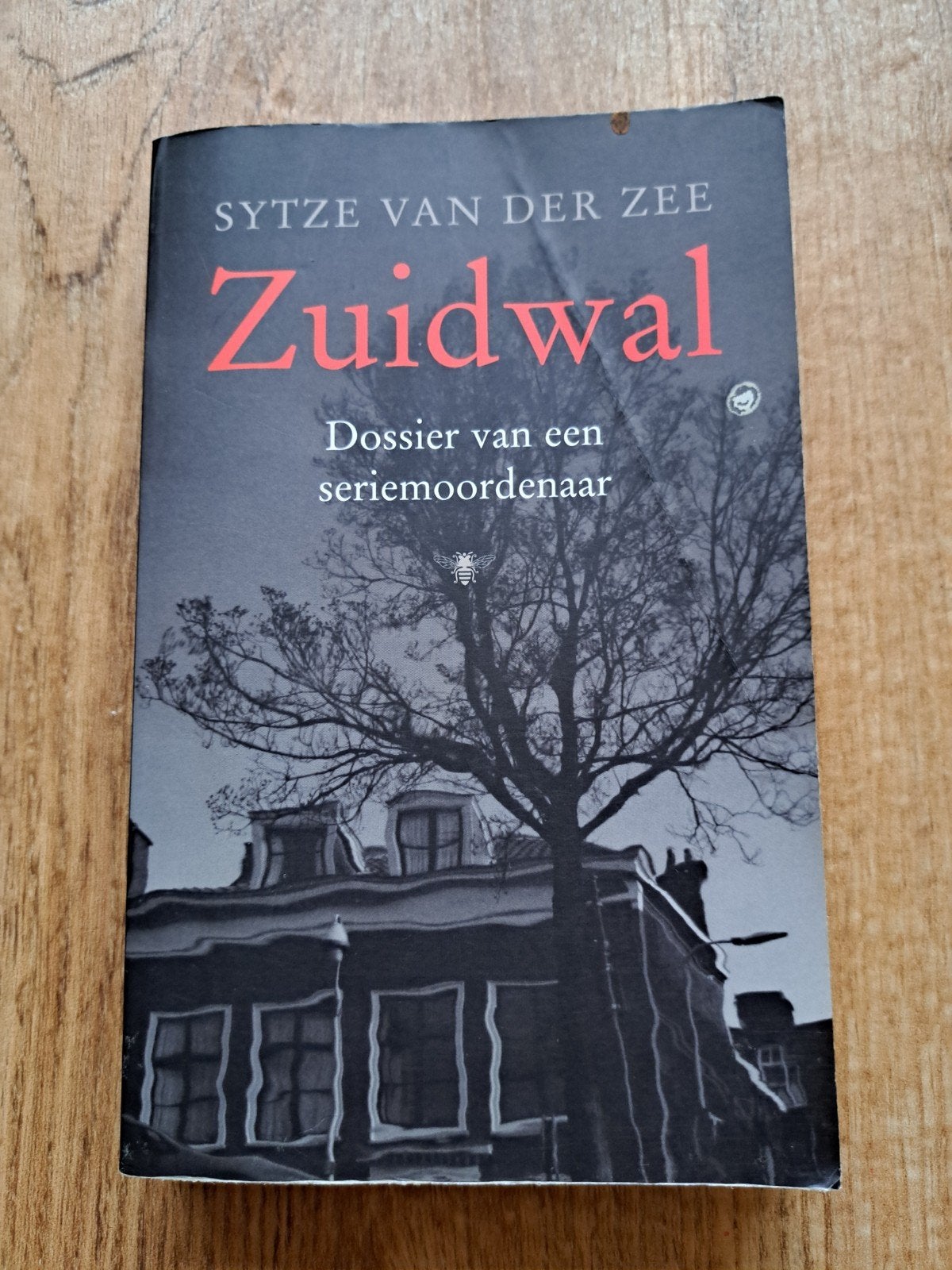 Zuidwal - Dossier van een seriemoordenaar, Boeken, Ophalen of Verzenden, Gelezen, Sytze van der Zee