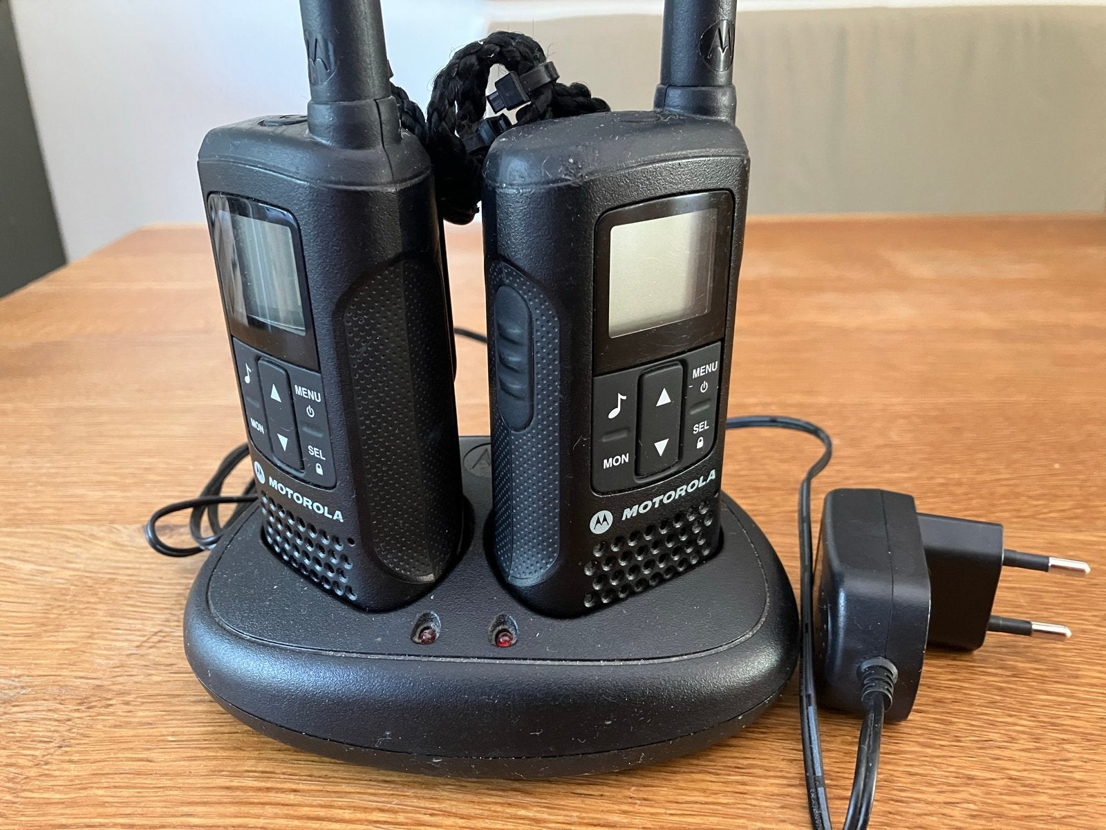 Motorola Portofoons met Oplaadstation, Telecommunicatie, Ophalen of Verzenden, Gebruikt, 2 to 5 km, Portofoon of Walkie-talkie