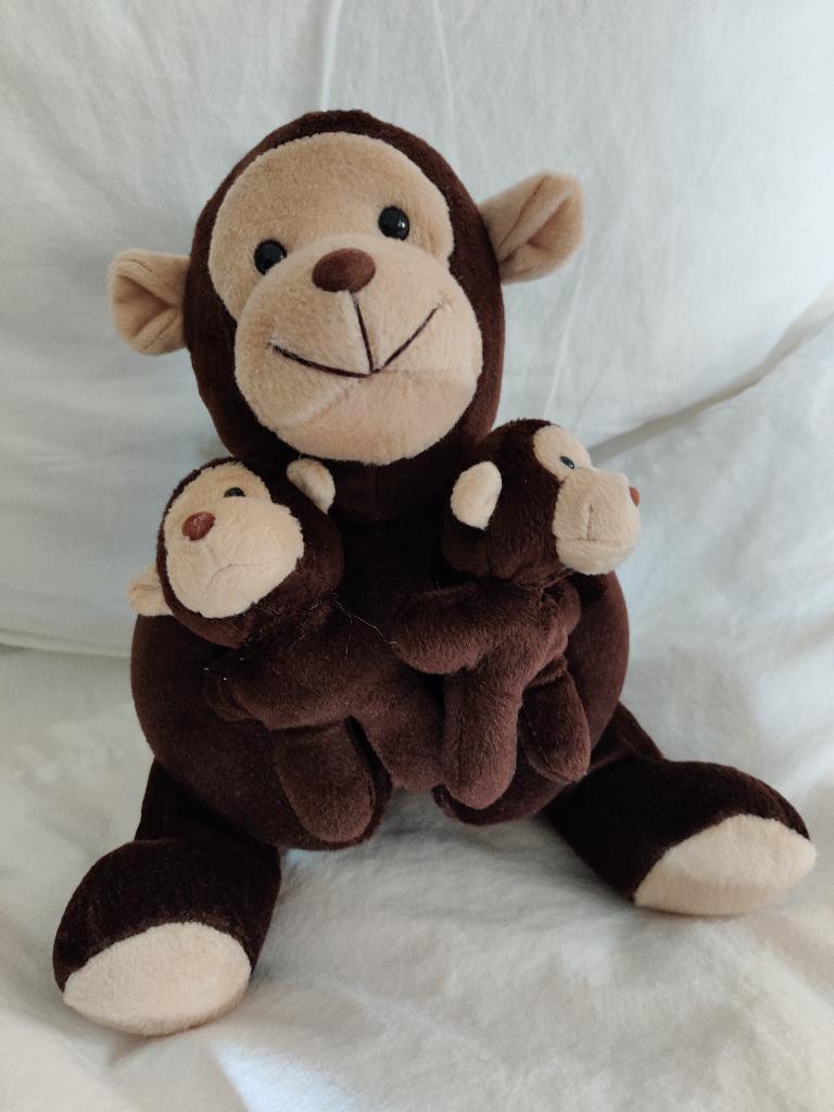 Pluche moeder aap met 2 kleintjes, Ophalen, Zo goed als nieuw, Bruin, Overige typen