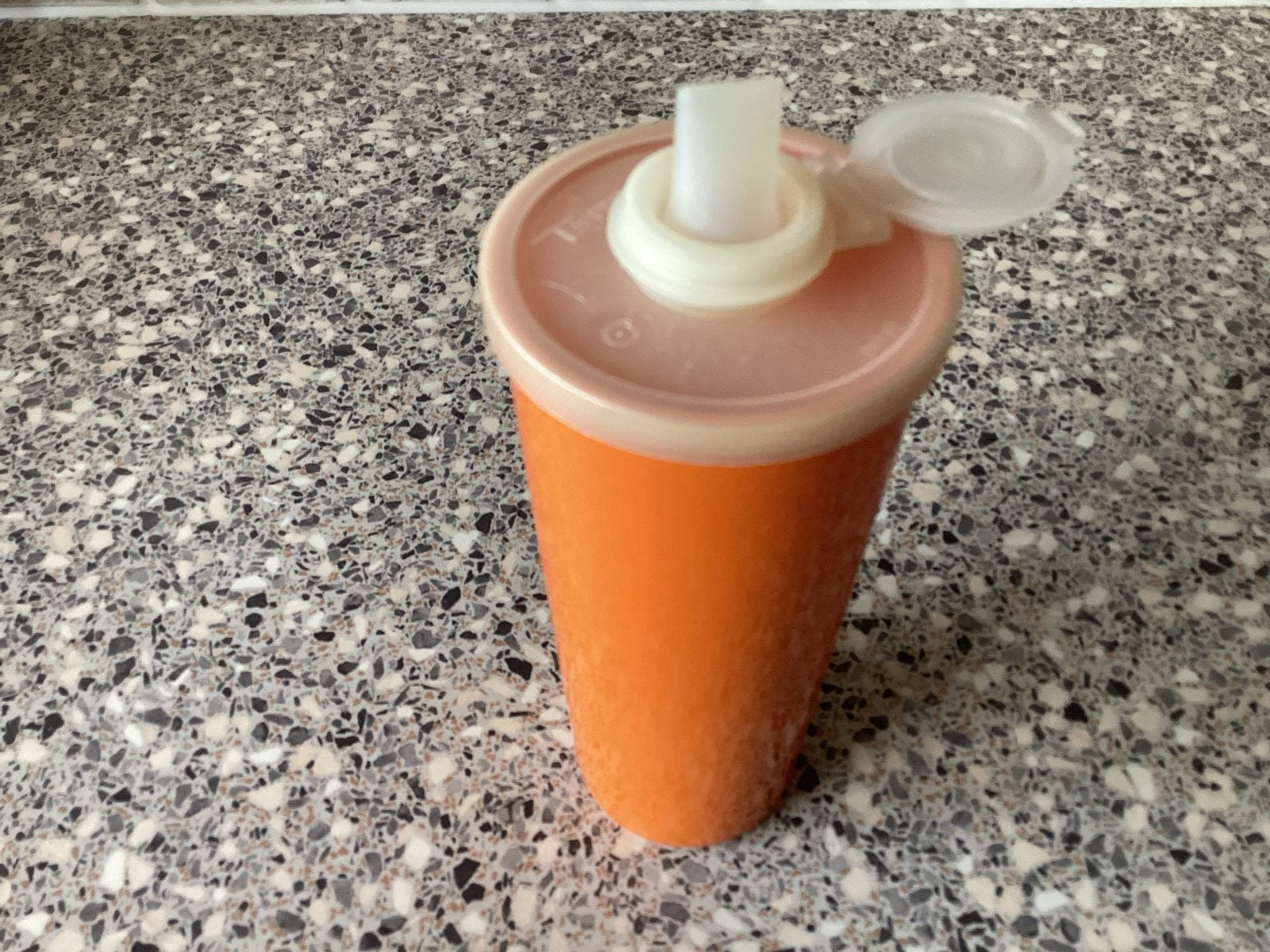 Tupperware Drinkfles Oranje met Tuit/Dop - 350 ml, Gebruikt, Oranje, Ophalen of Verzenden, Met deksel