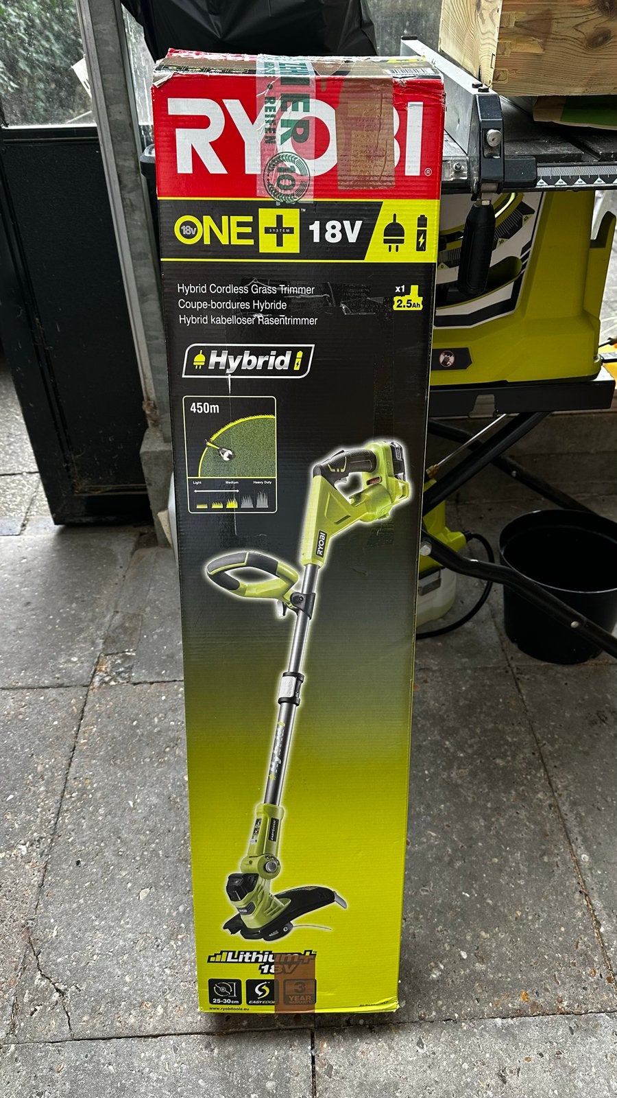 Ryobi Grastrimmer met Accu, Lader en Extra Spoelen, Cirkelmaaier, Minder dan 30 cm, Accu-grasmaaier, Ophalen of Verzenden