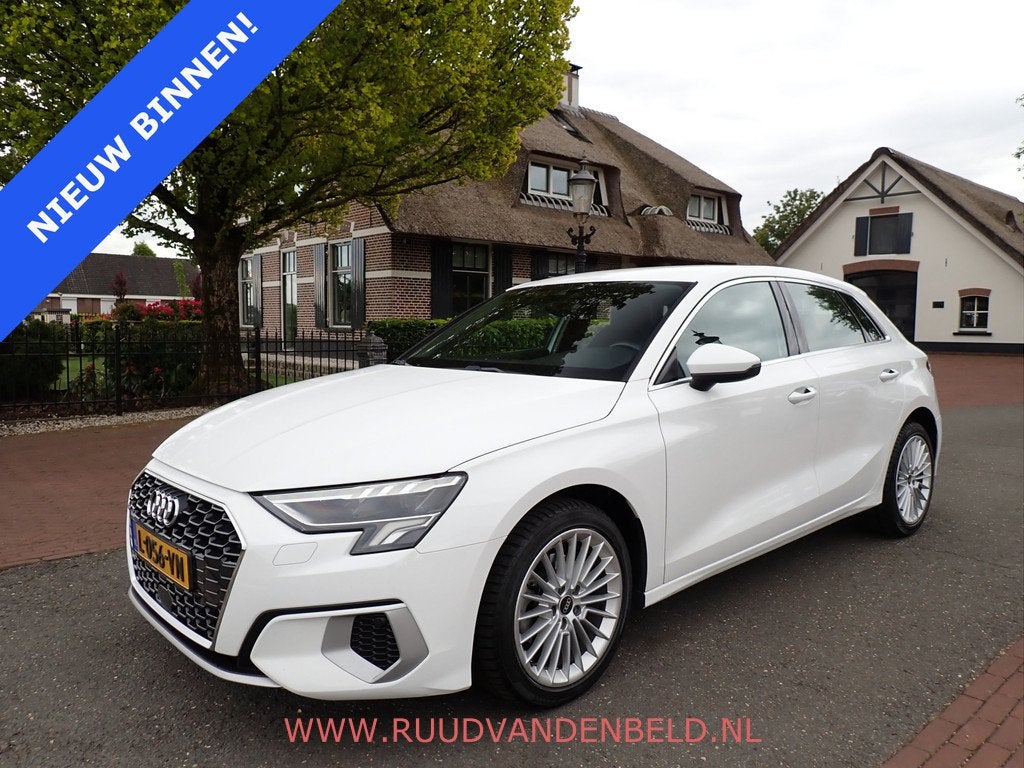 Audi A3 Sportback 30 TFSI Advanced edition CARPLAY / LED / S, Gebruikt, Euro 6, Wit, Origineel Nederlands