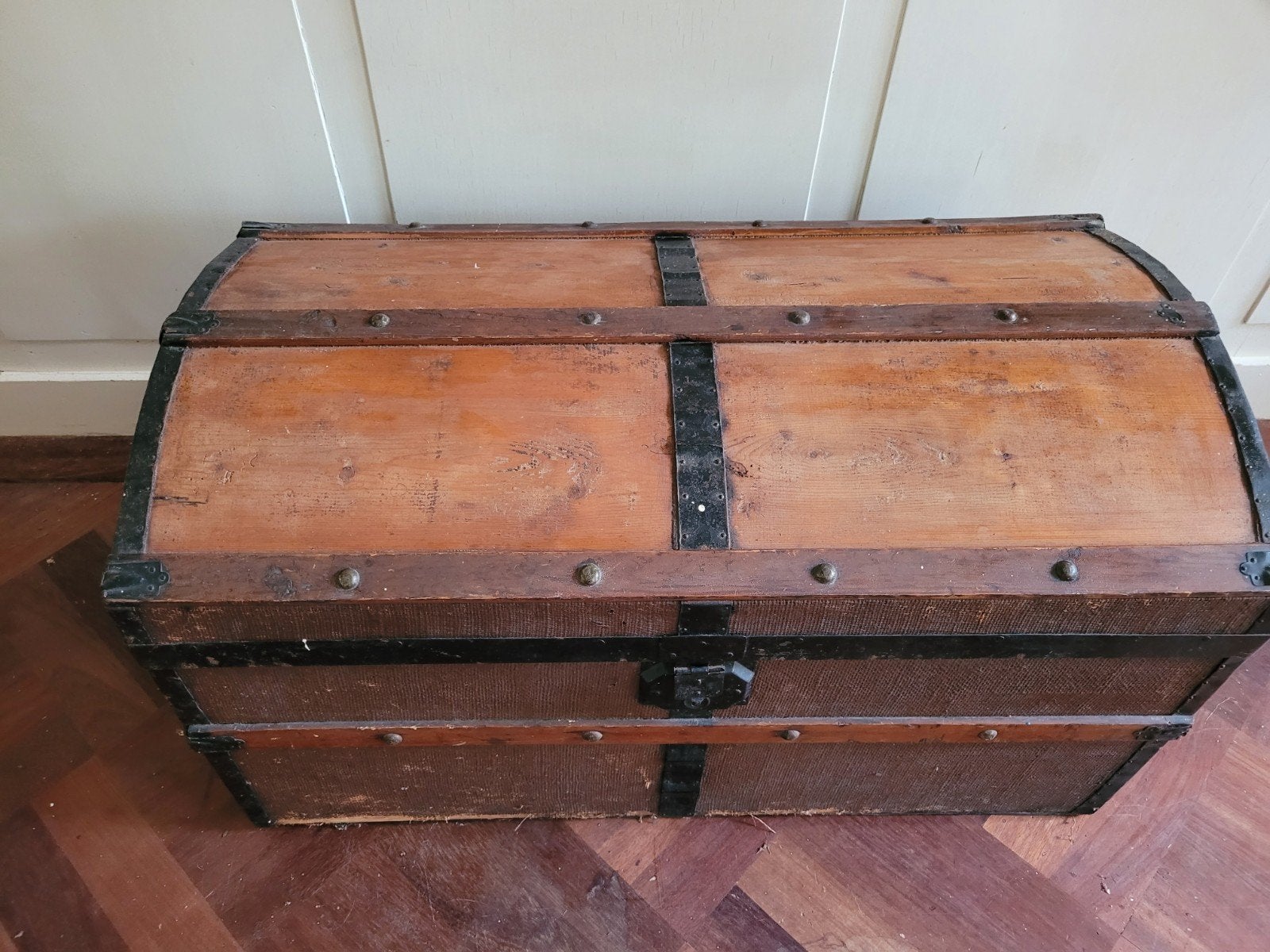 Antieke houten kist metalen banden bijna gratis schatkist, Huis en Inrichting, Ophalen, Minder dan 50 cm, Gebruikt, 50 tot 100 cm
