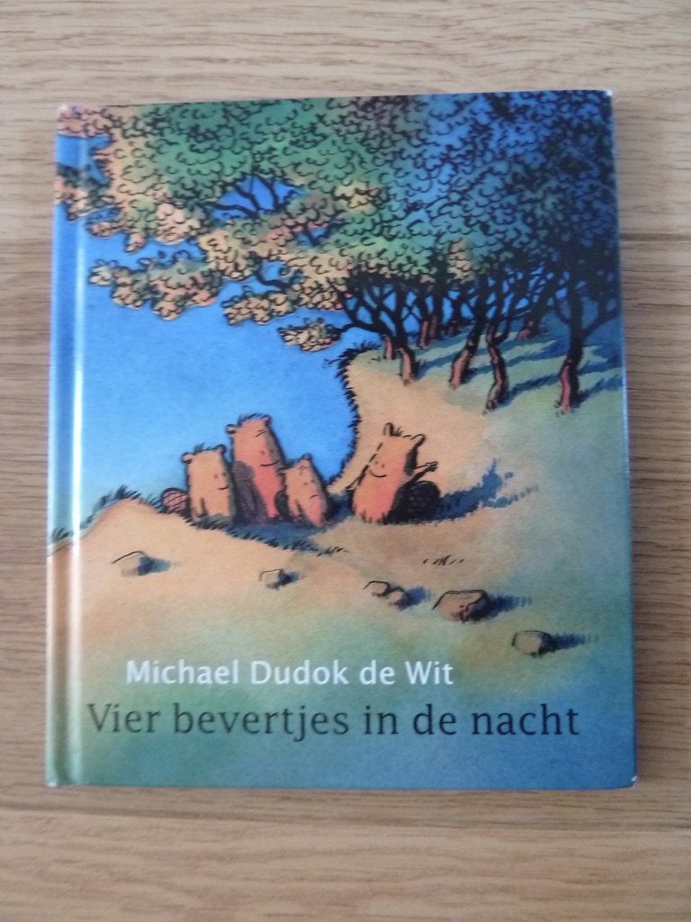 boek - vier bevertjes in de nacht, Ophalen, Gelezen, Fictie algemeen