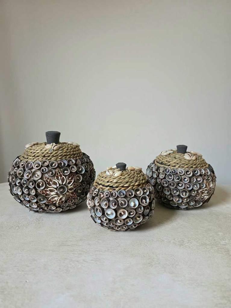 Ronde schelpen bakjes 5 uit Bali, Mand, Rond, Ophalen of Verzenden, Tropical home