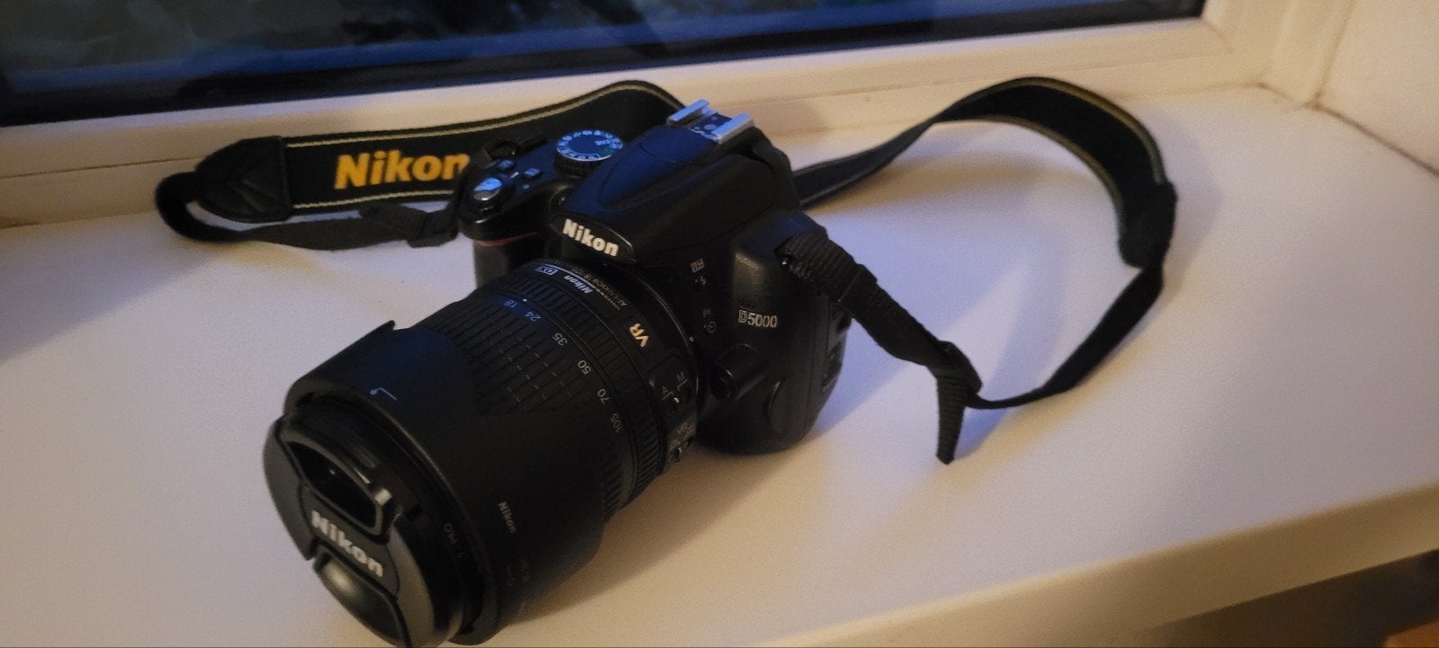 Nikon D5000 DSLR met AF-S Nikkor 18-55mm VR lens, Zoom, Nikon, Ophalen of Verzenden, Zo goed als nieuw