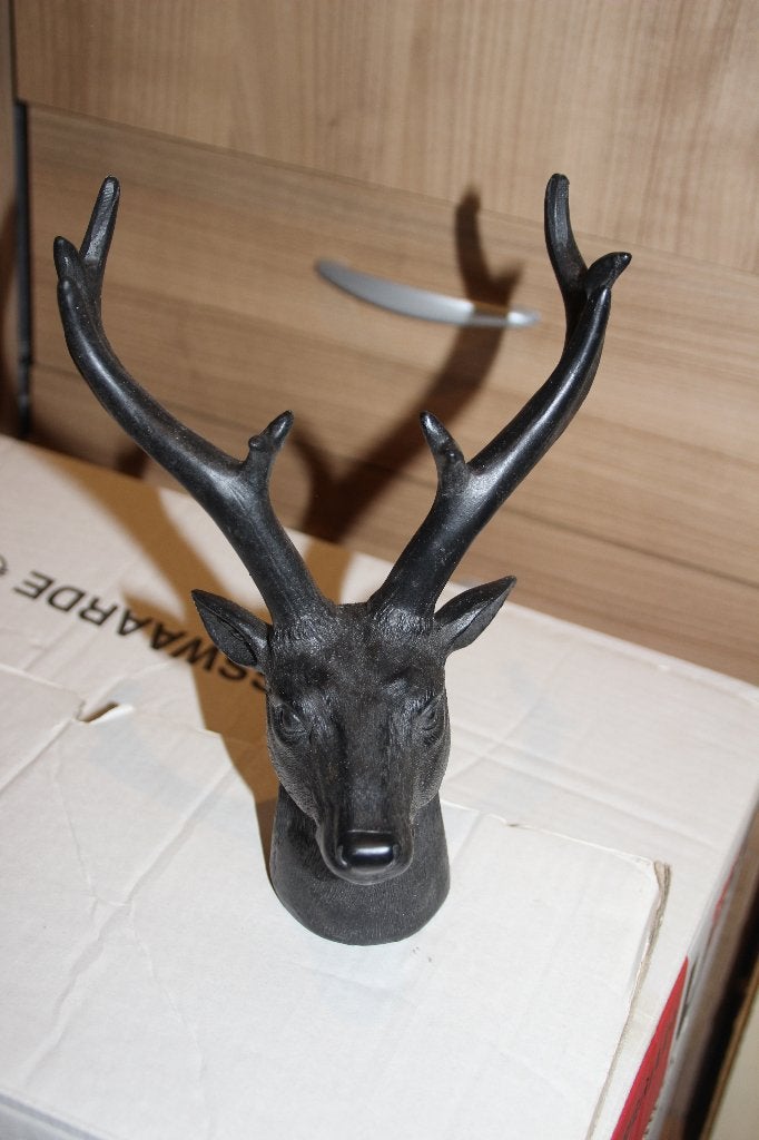 hertenhoofd kunsstof 23 cm, Ophalen of Verzenden, Gebruikt, Hert, Beeldje of Figuurtje